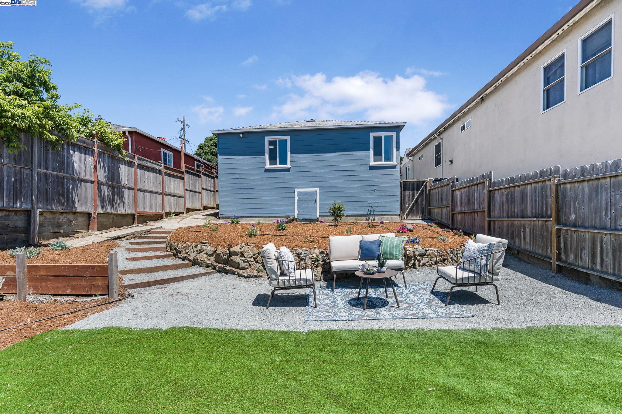 Detail Gallery Image 6 of 56 For 1541 Merced St, Richmond,  CA 94804-5032 - 2 Beds | 1 Baths