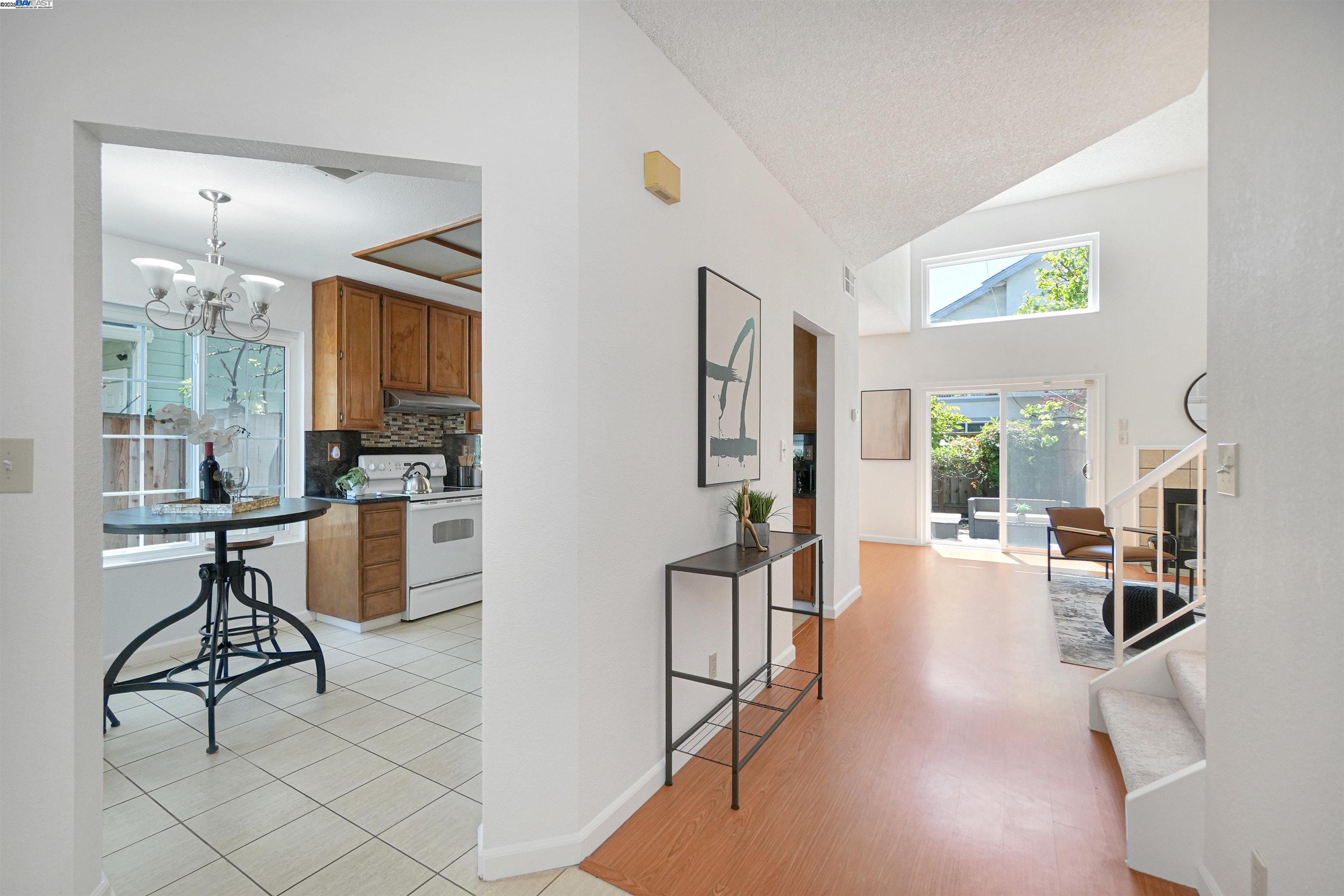 Detail Gallery Image 2 of 42 For 4774 Canvasback Cmn, Fremont,  CA 94555 - 3 Beds | 2/1 Baths