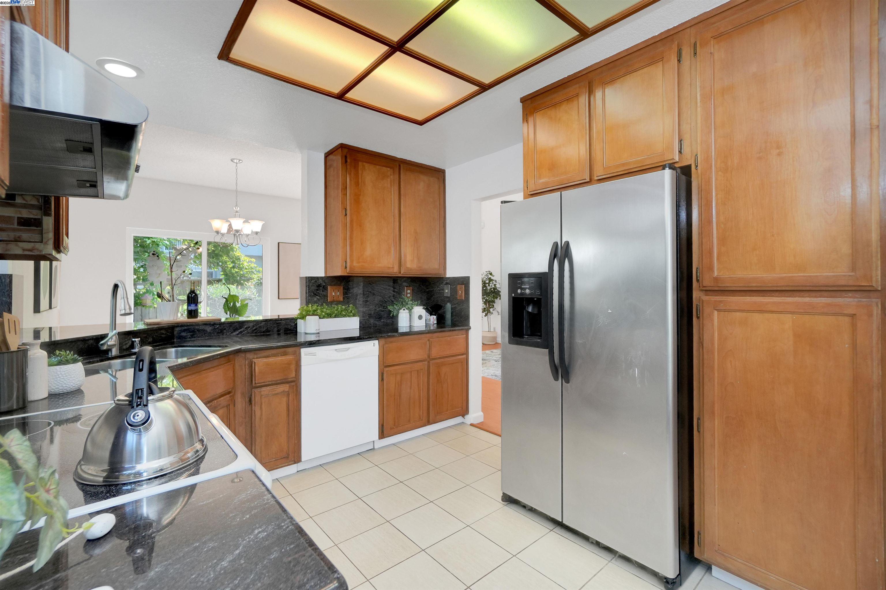 Detail Gallery Image 11 of 42 For 4774 Canvasback Cmn, Fremont,  CA 94555 - 3 Beds | 2/1 Baths