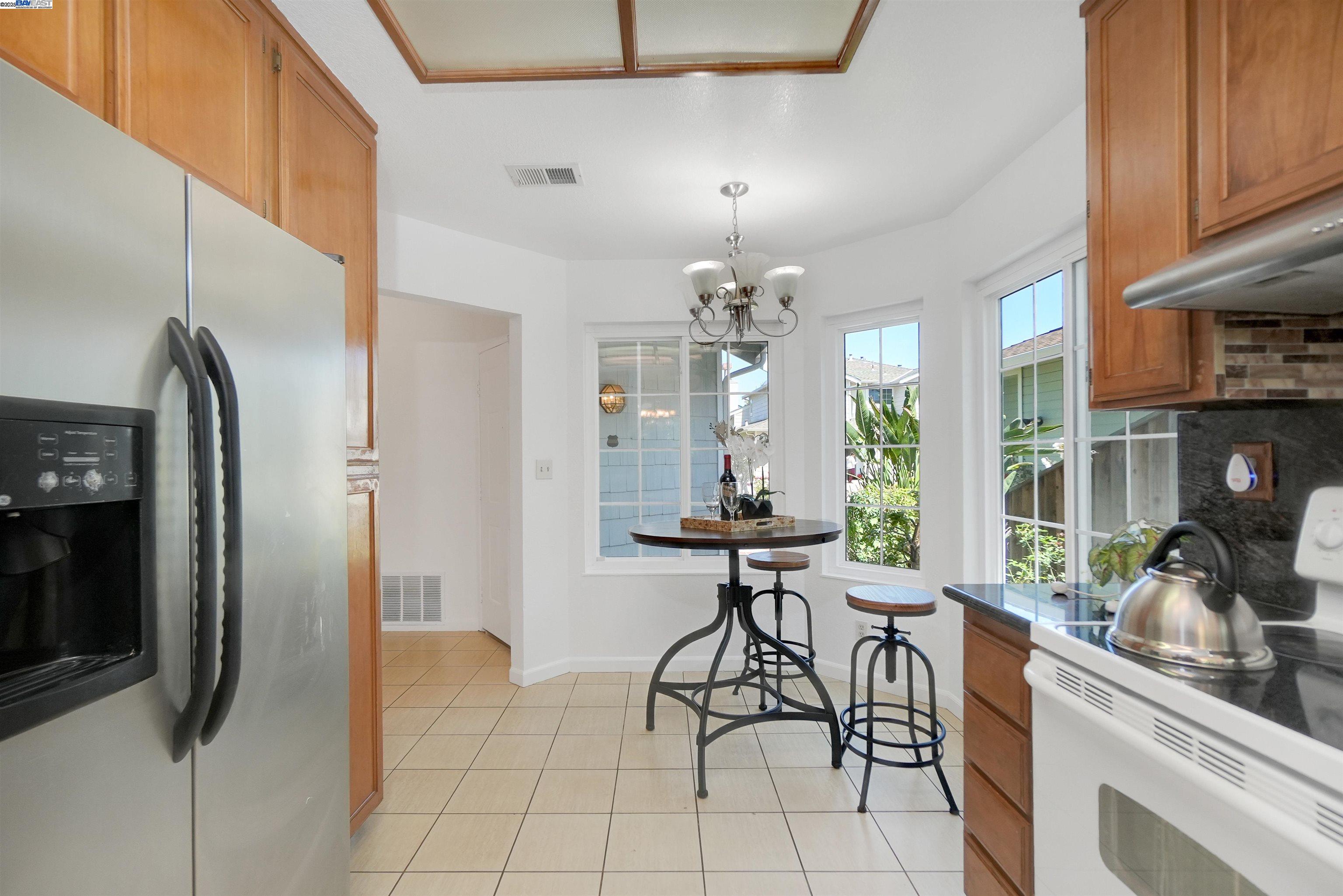 Detail Gallery Image 12 of 42 For 4774 Canvasback Cmn, Fremont,  CA 94555 - 3 Beds | 2/1 Baths