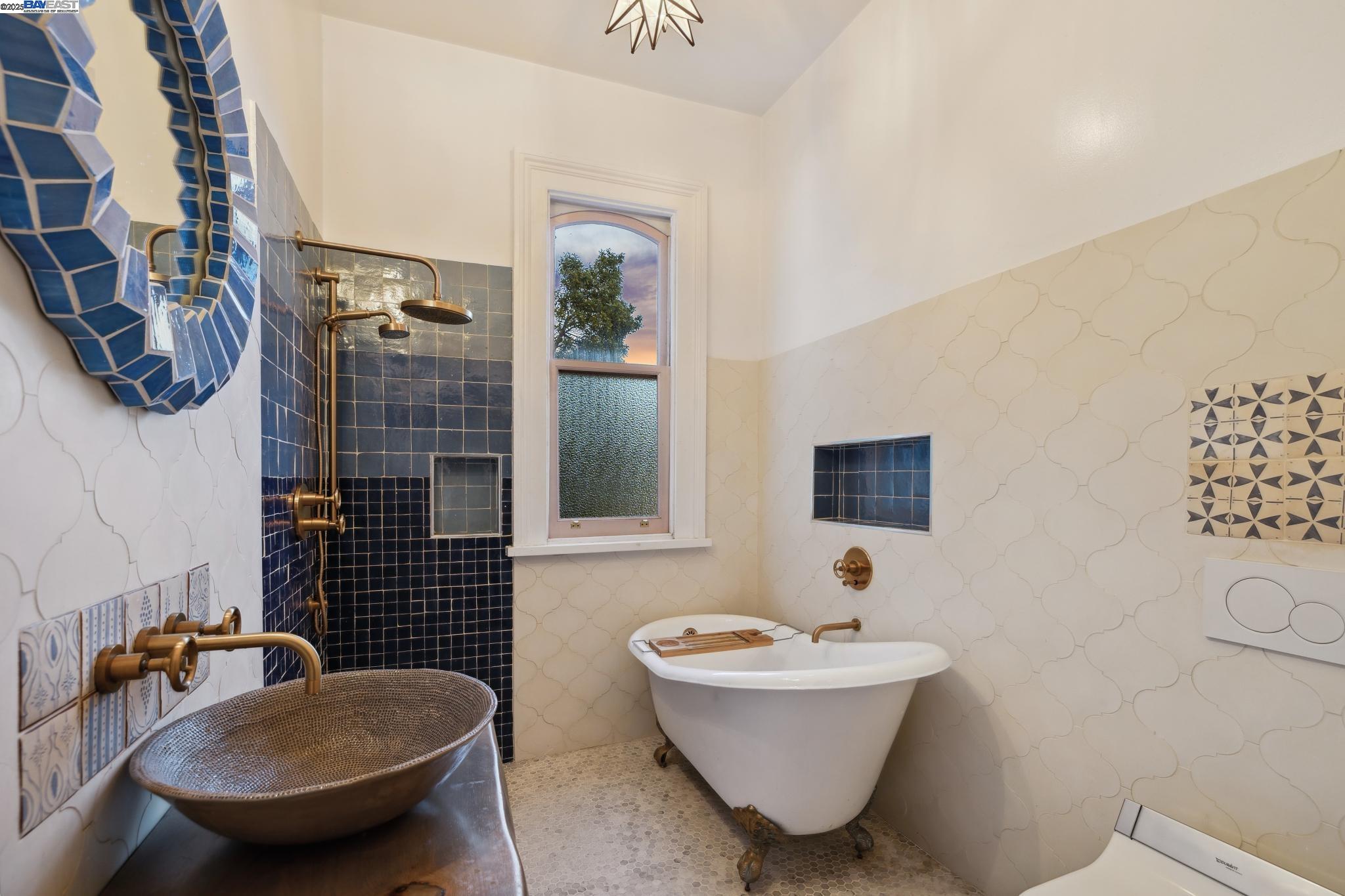Detail Gallery Image 9 of 15 For 2214 E 27th Street, Oakland,  CA 94606 - – Beds | – Baths