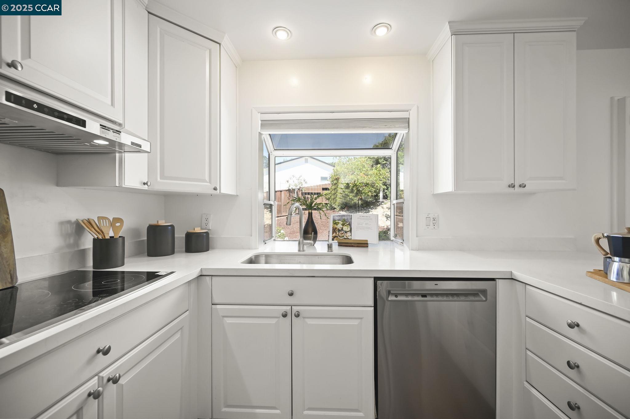 Detail Gallery Image 15 of 60 For 16 Bartlett Ct, Pleasant Hill,  CA 94523 - 4 Beds | 3 Baths