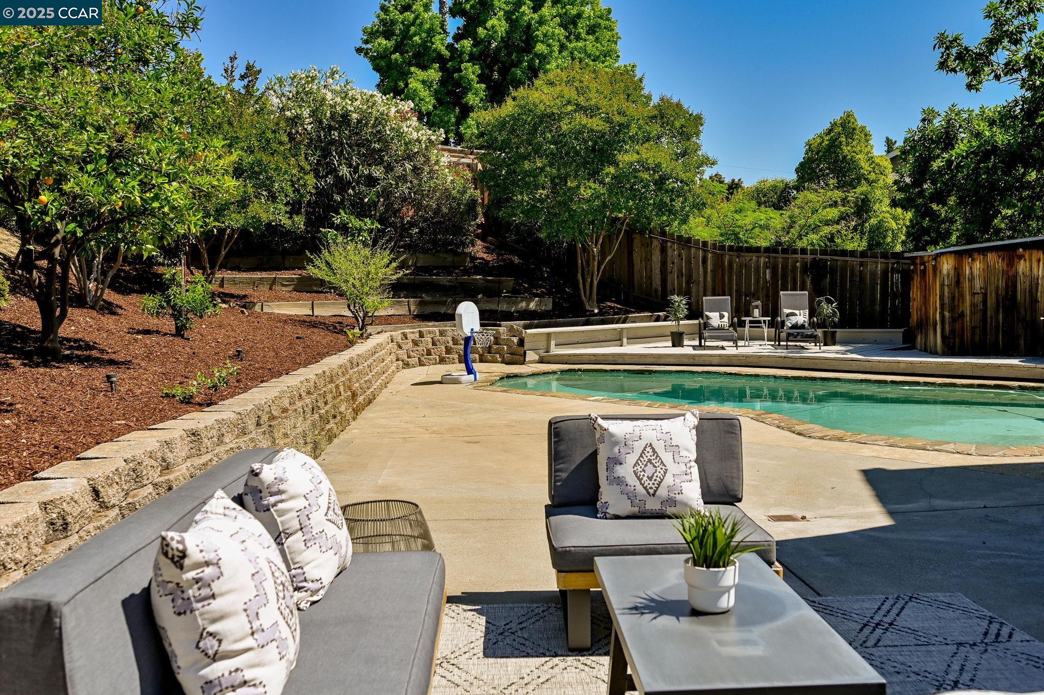 Detail Gallery Image 39 of 60 For 16 Bartlett Ct, Pleasant Hill,  CA 94523 - 4 Beds | 3 Baths