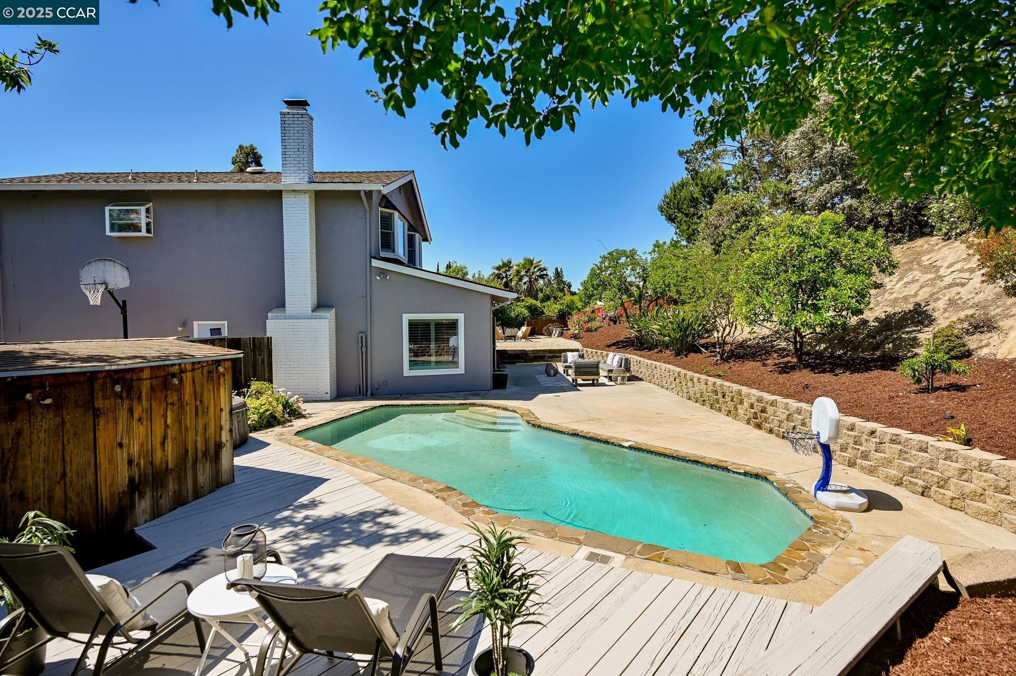 Detail Gallery Image 41 of 60 For 16 Bartlett Ct, Pleasant Hill,  CA 94523 - 4 Beds | 3 Baths