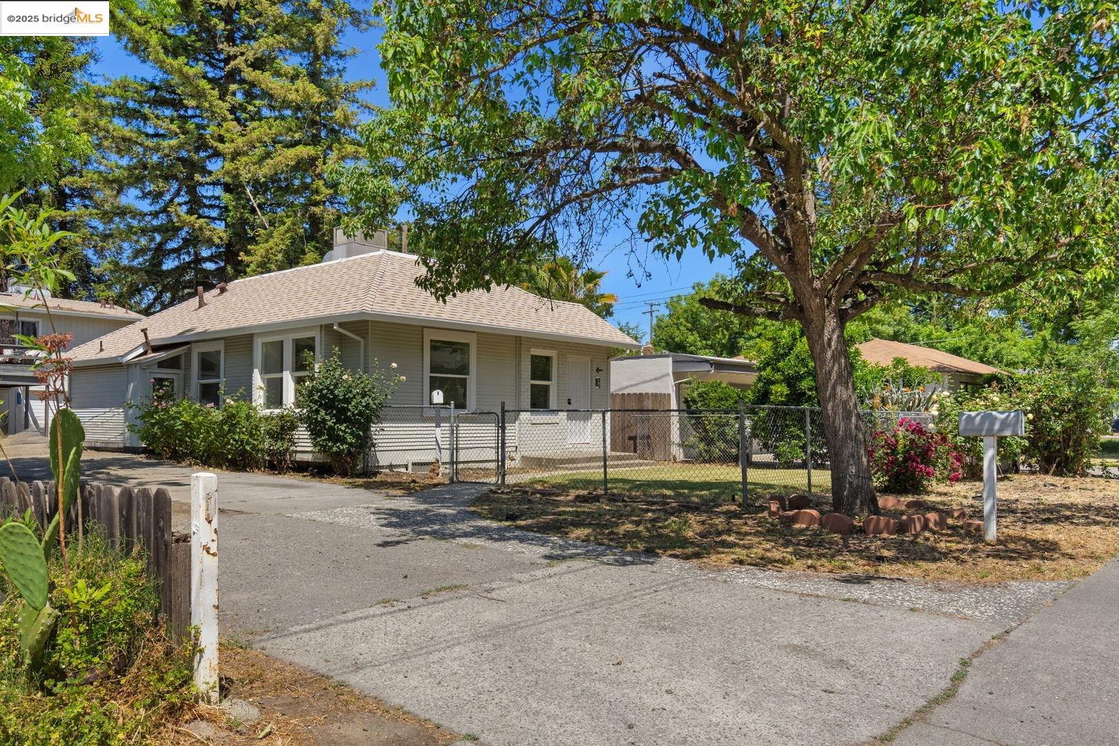 Detail Gallery Image 2 of 24 For 6 4th St, Woodland,  CA 95695 - – Beds | – Baths