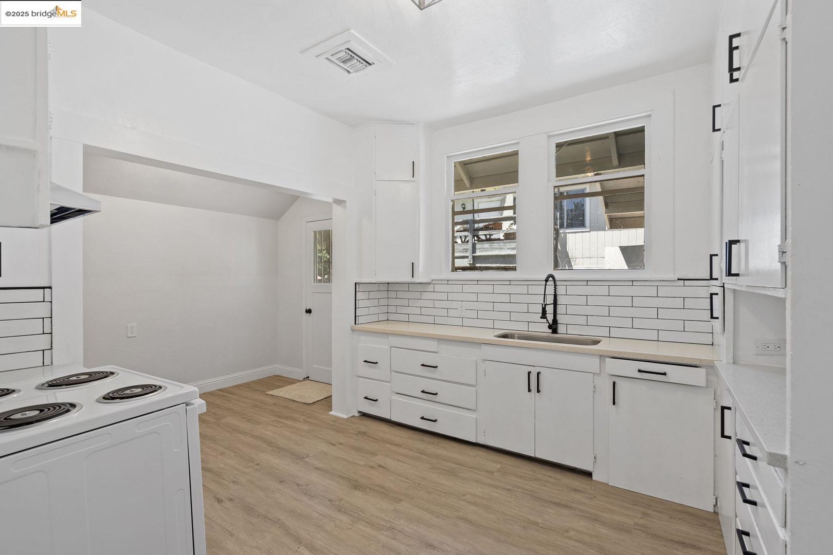 Detail Gallery Image 11 of 24 For 6 4th St, Woodland,  CA 95695 - – Beds | – Baths