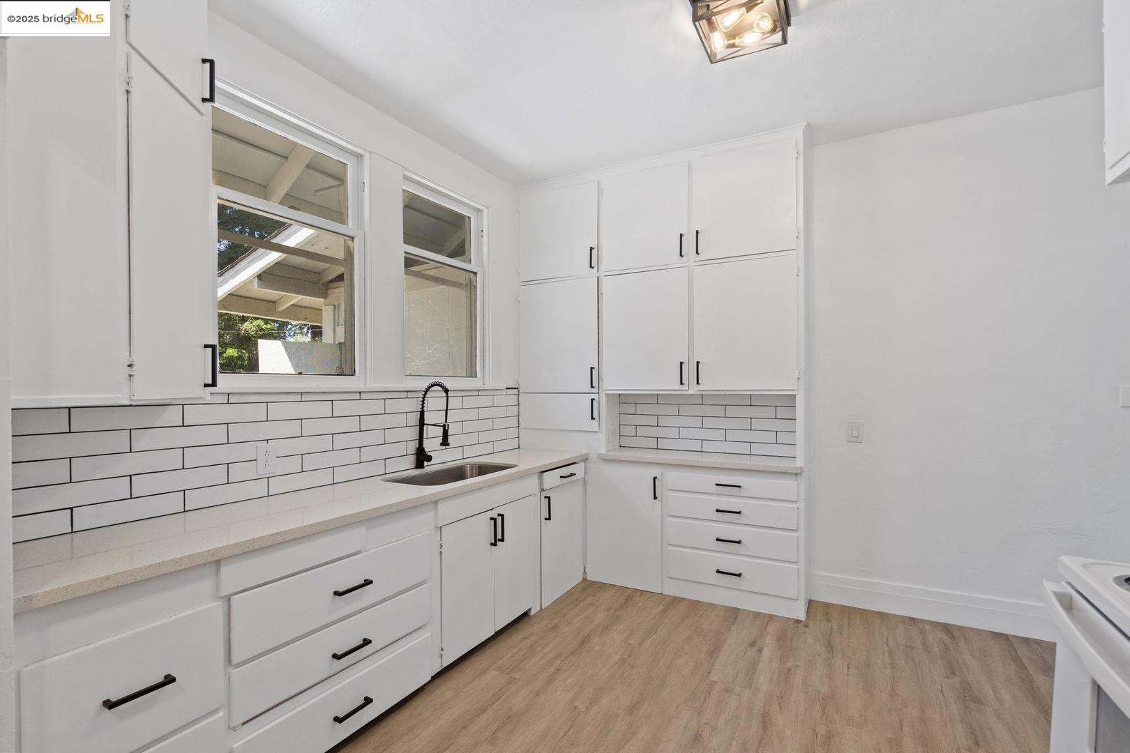 Detail Gallery Image 12 of 24 For 6 4th St, Woodland,  CA 95695 - – Beds | – Baths