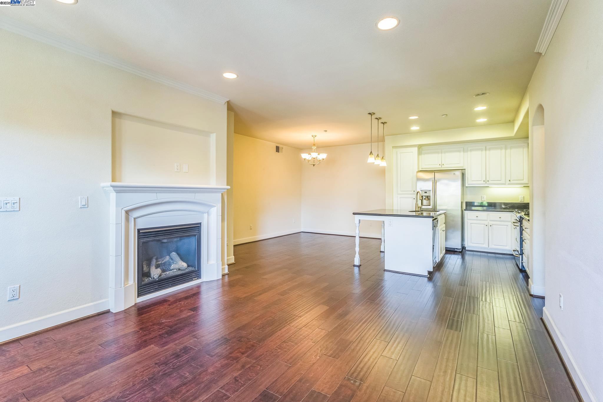 Detail Gallery Image 10 of 28 For 1837 Camino Leonor, San Jose,  CA 95131 - 2 Beds | 2 Baths