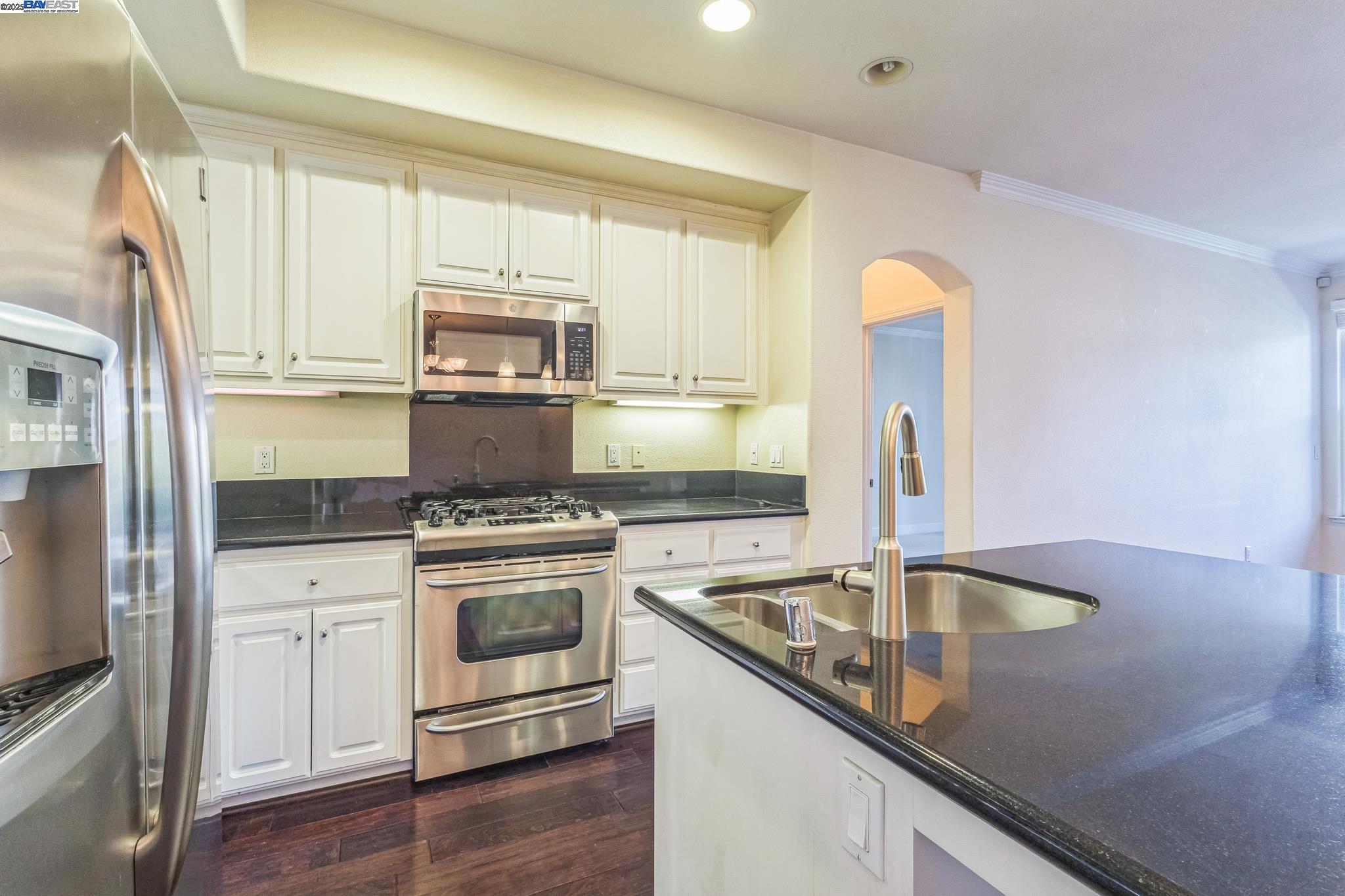 Detail Gallery Image 12 of 28 For 1837 Camino Leonor, San Jose,  CA 95131 - 2 Beds | 2 Baths