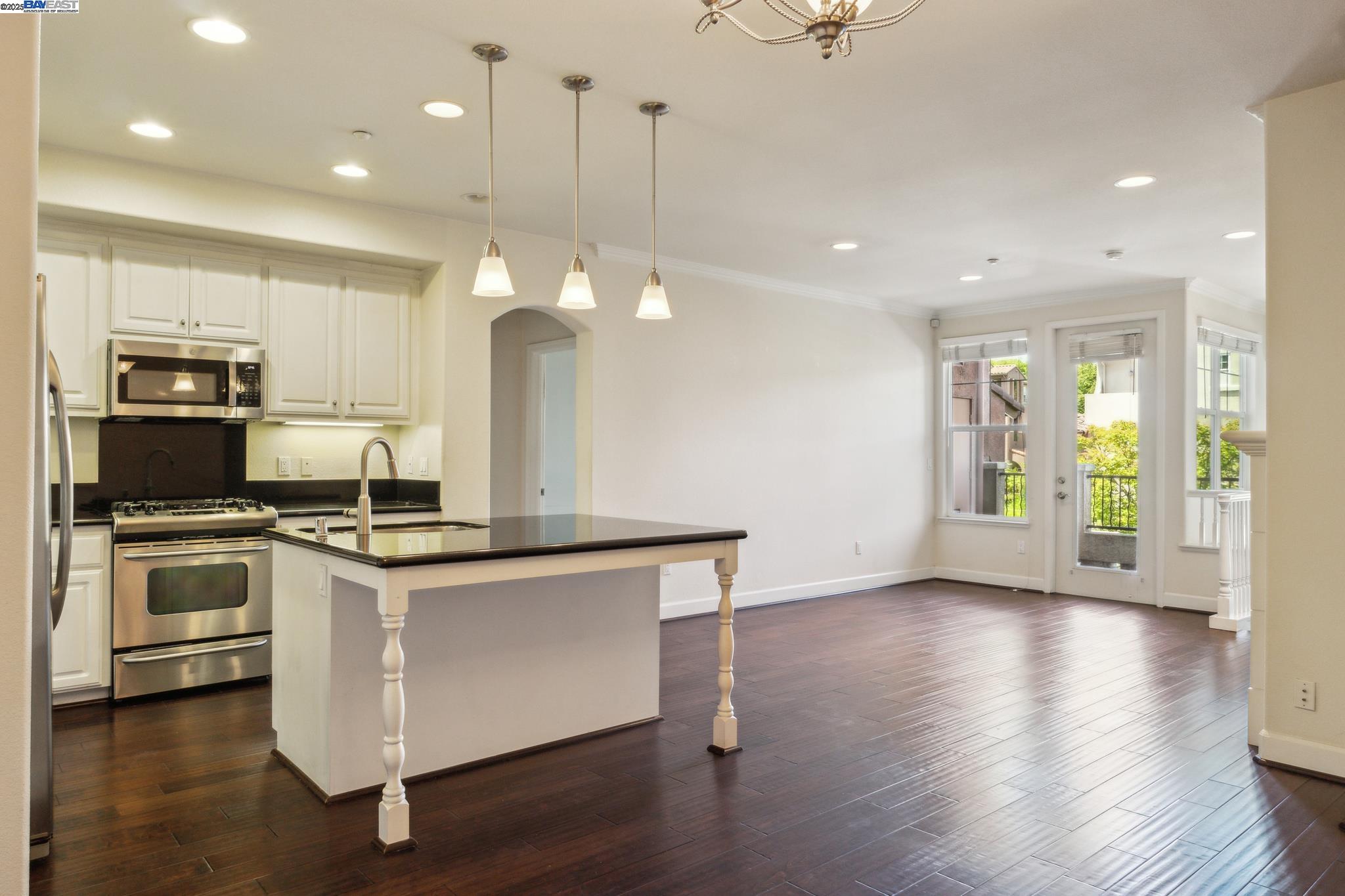 Detail Gallery Image 15 of 28 For 1837 Camino Leonor, San Jose,  CA 95131 - 2 Beds | 2 Baths