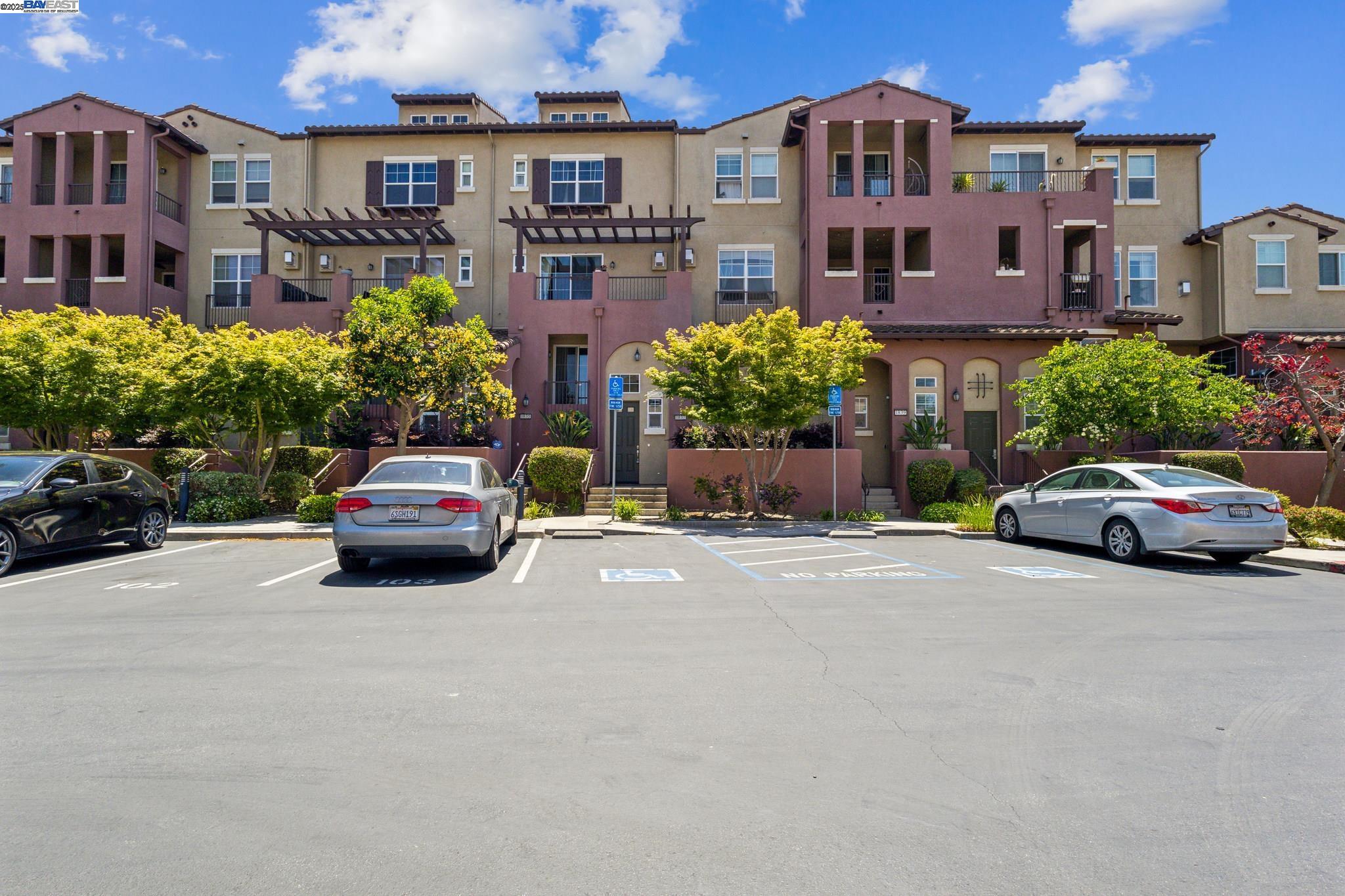 Detail Gallery Image 3 of 28 For 1837 Camino Leonor, San Jose,  CA 95131 - 2 Beds | 2 Baths