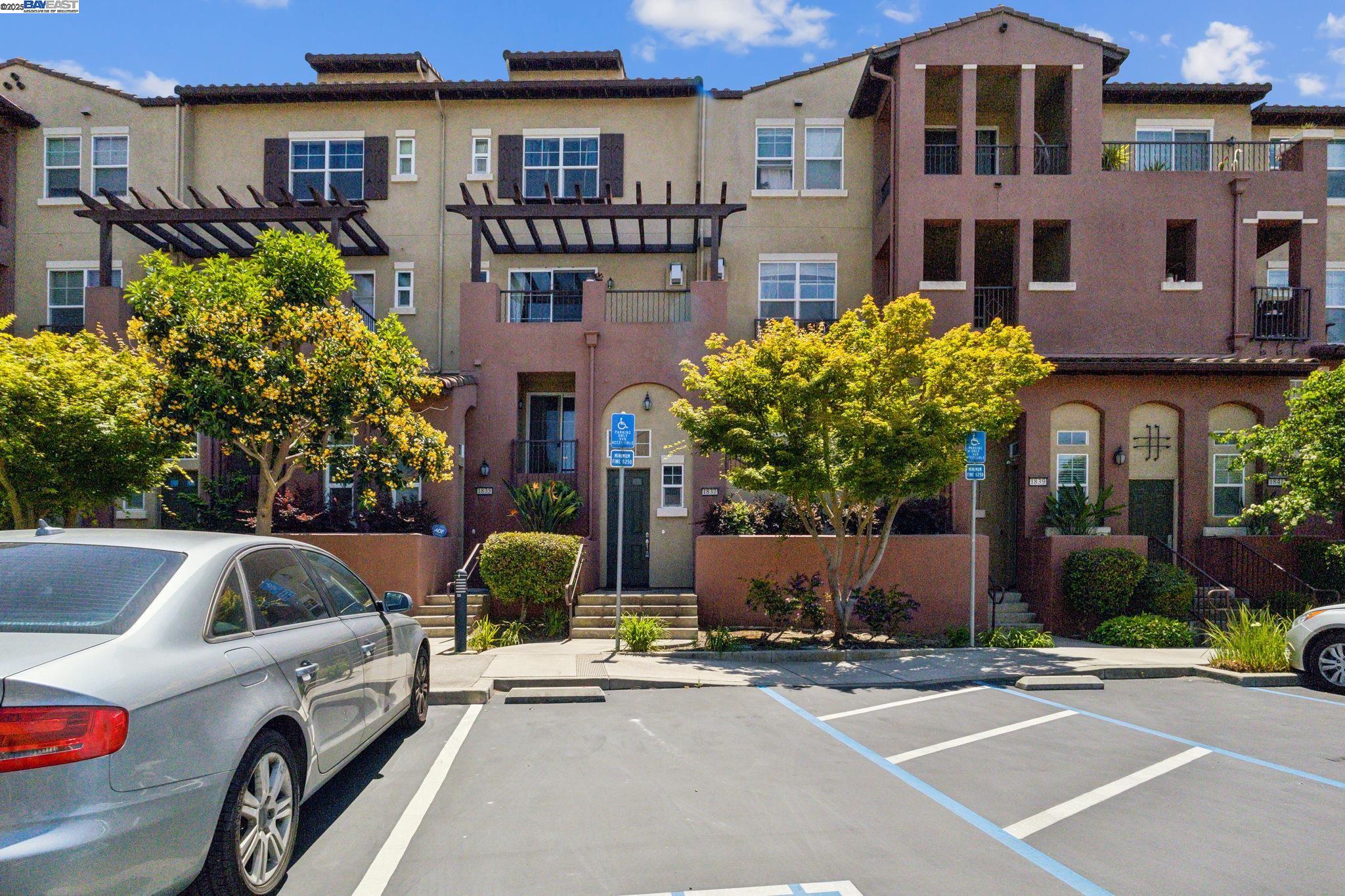 Detail Gallery Image 4 of 28 For 1837 Camino Leonor, San Jose,  CA 95131 - 2 Beds | 2 Baths