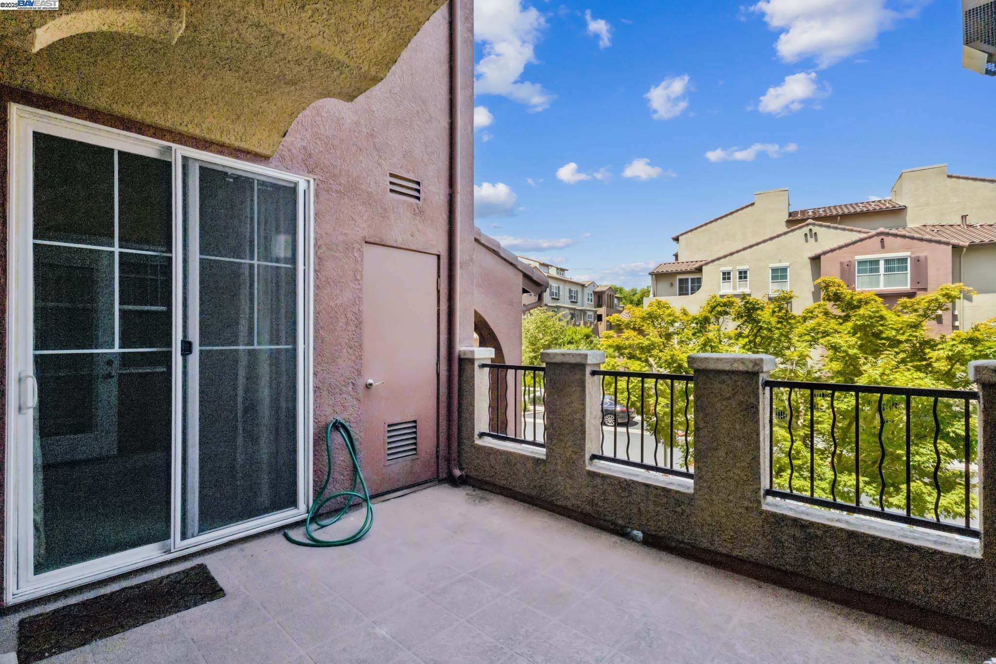 Detail Gallery Image 7 of 28 For 1837 Camino Leonor, San Jose,  CA 95131 - 2 Beds | 2 Baths