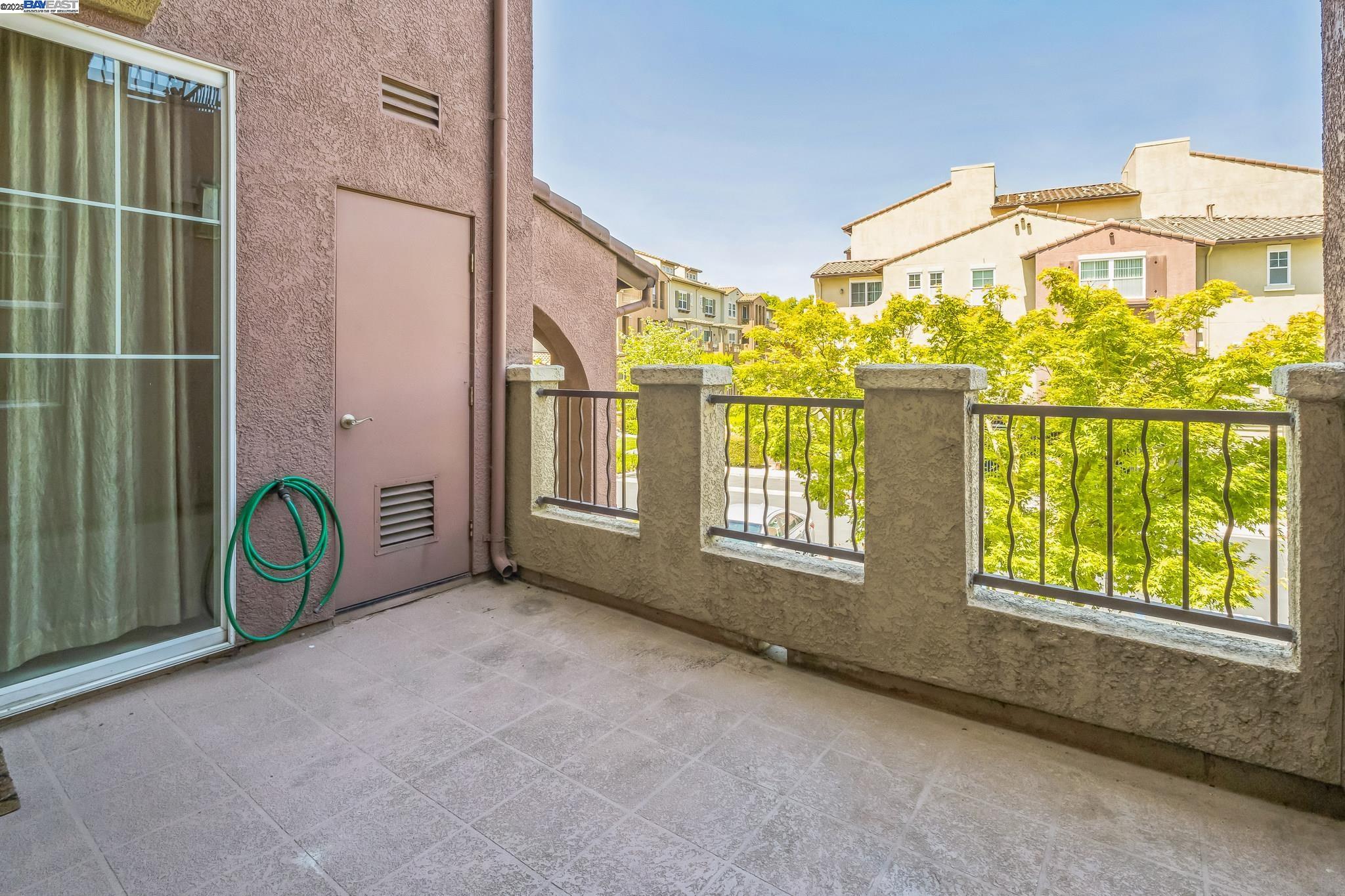Detail Gallery Image 8 of 28 For 1837 Camino Leonor, San Jose,  CA 95131 - 2 Beds | 2 Baths