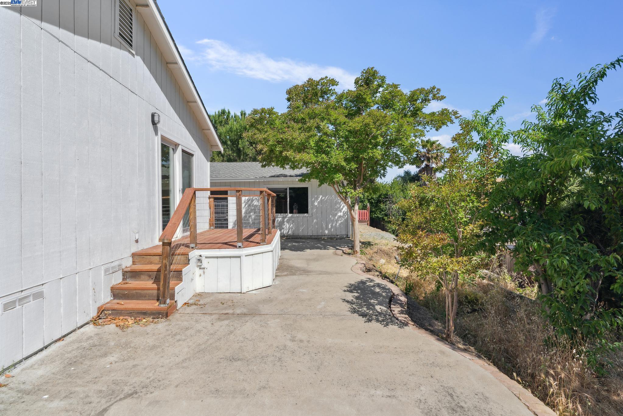 Detail Gallery Image 31 of 33 For 577 Dorothy Ln, Martinez,  CA 94553 - 3 Beds | 2 Baths