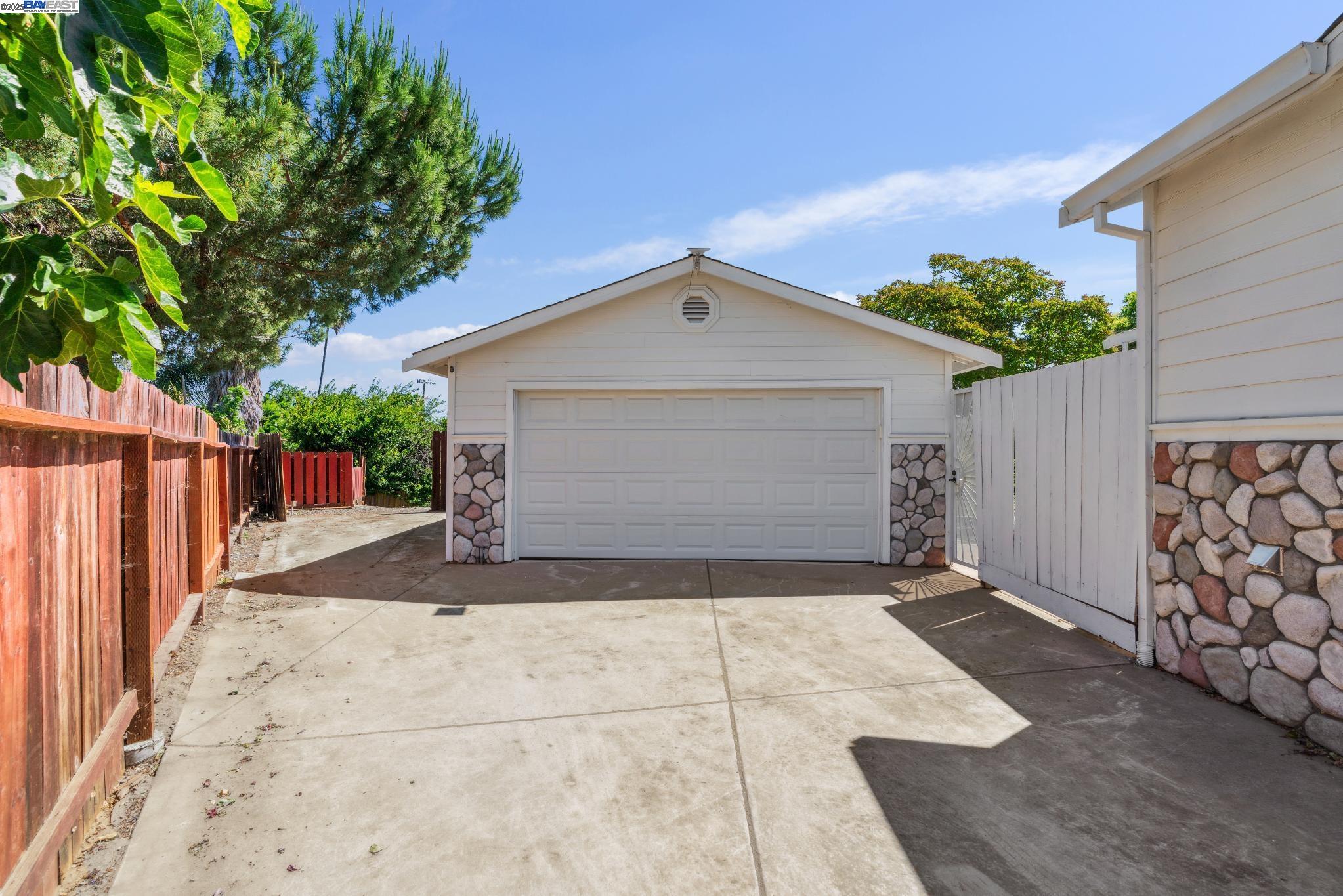 Detail Gallery Image 32 of 33 For 577 Dorothy Ln, Martinez,  CA 94553 - 3 Beds | 2 Baths