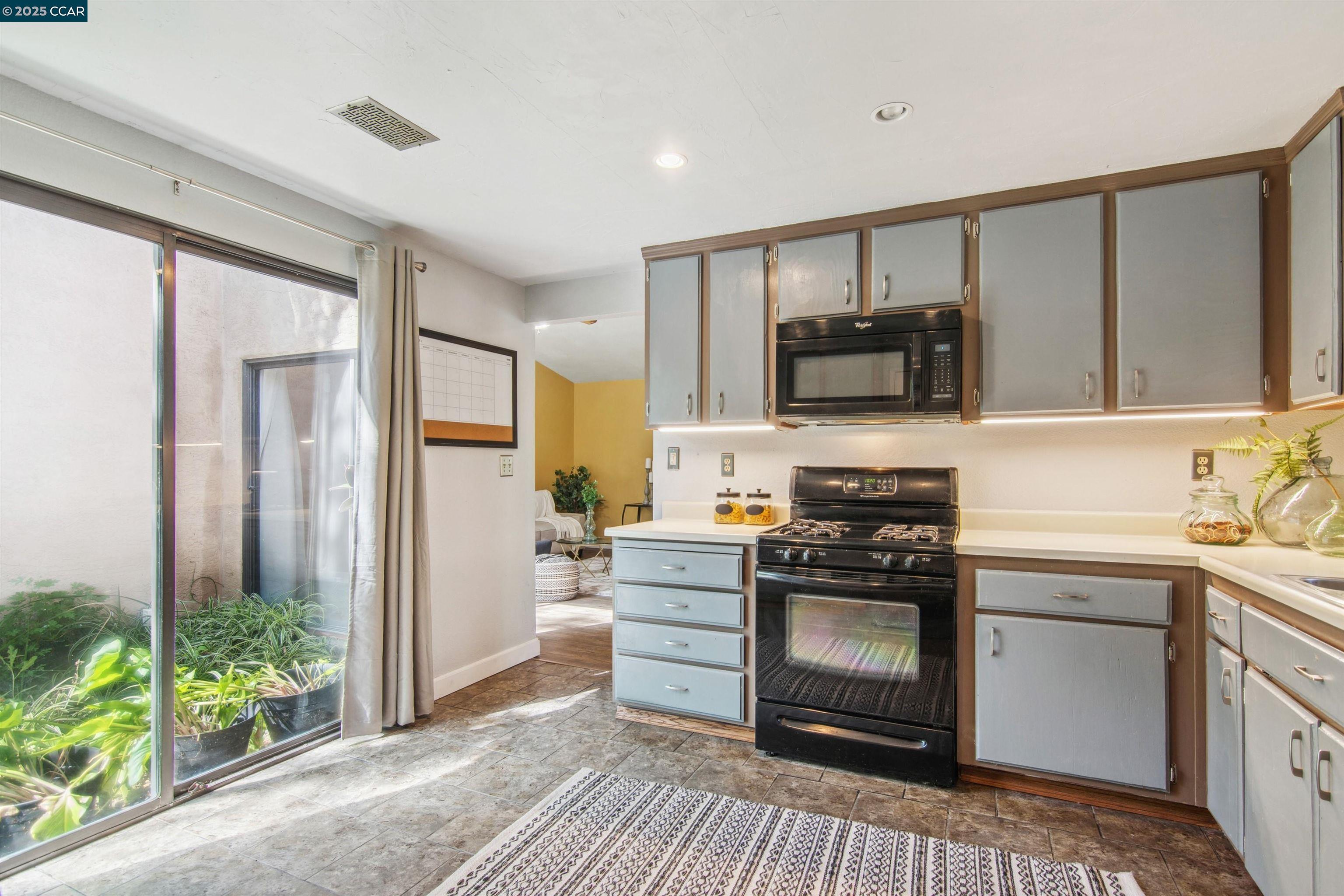 Detail Gallery Image 14 of 43 For 2628 Asilomar Dr, Antioch,  CA 94531 - 4 Beds | 2 Baths