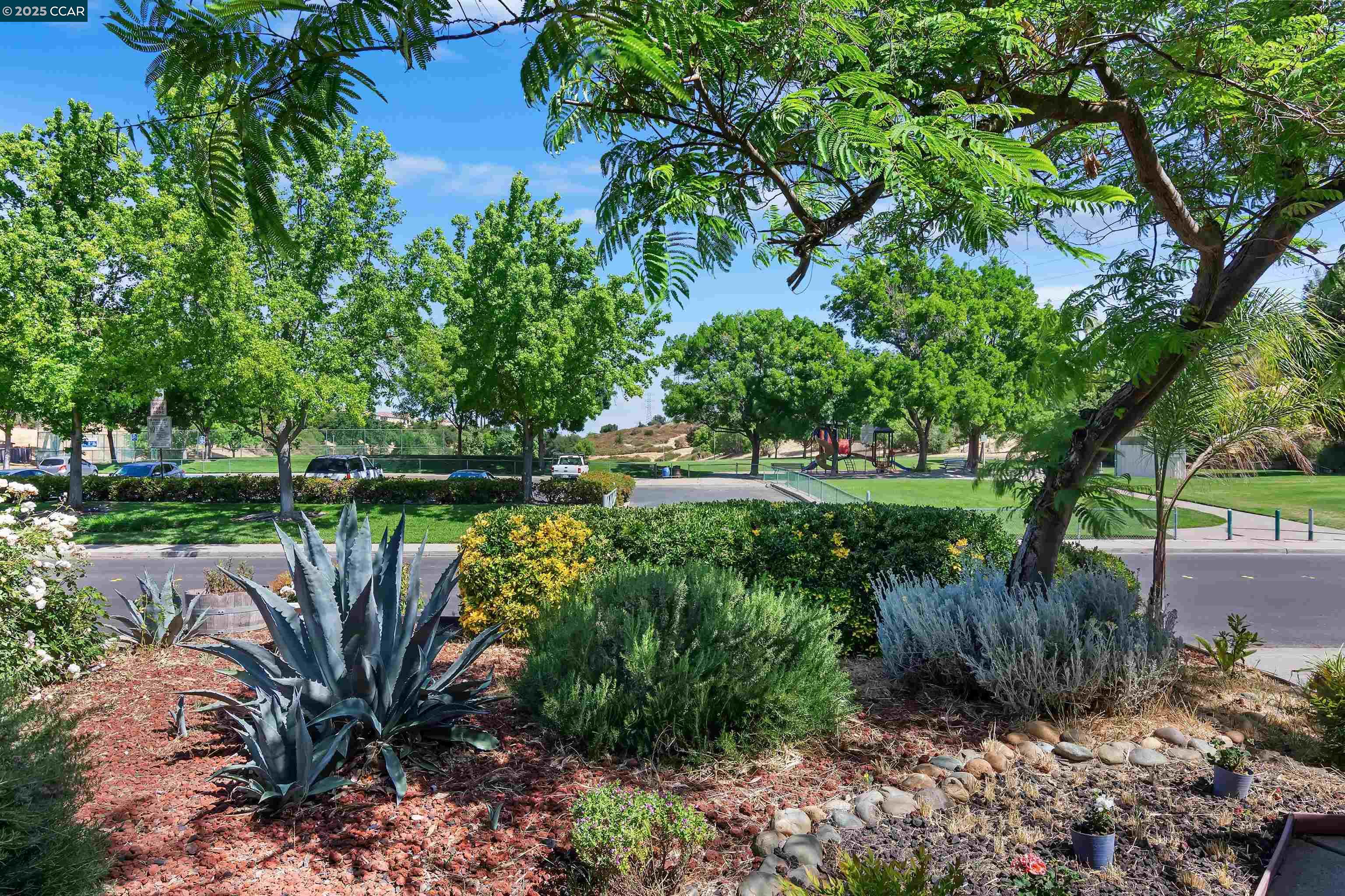 Detail Gallery Image 7 of 43 For 2628 Asilomar Dr, Antioch,  CA 94531 - 4 Beds | 2 Baths