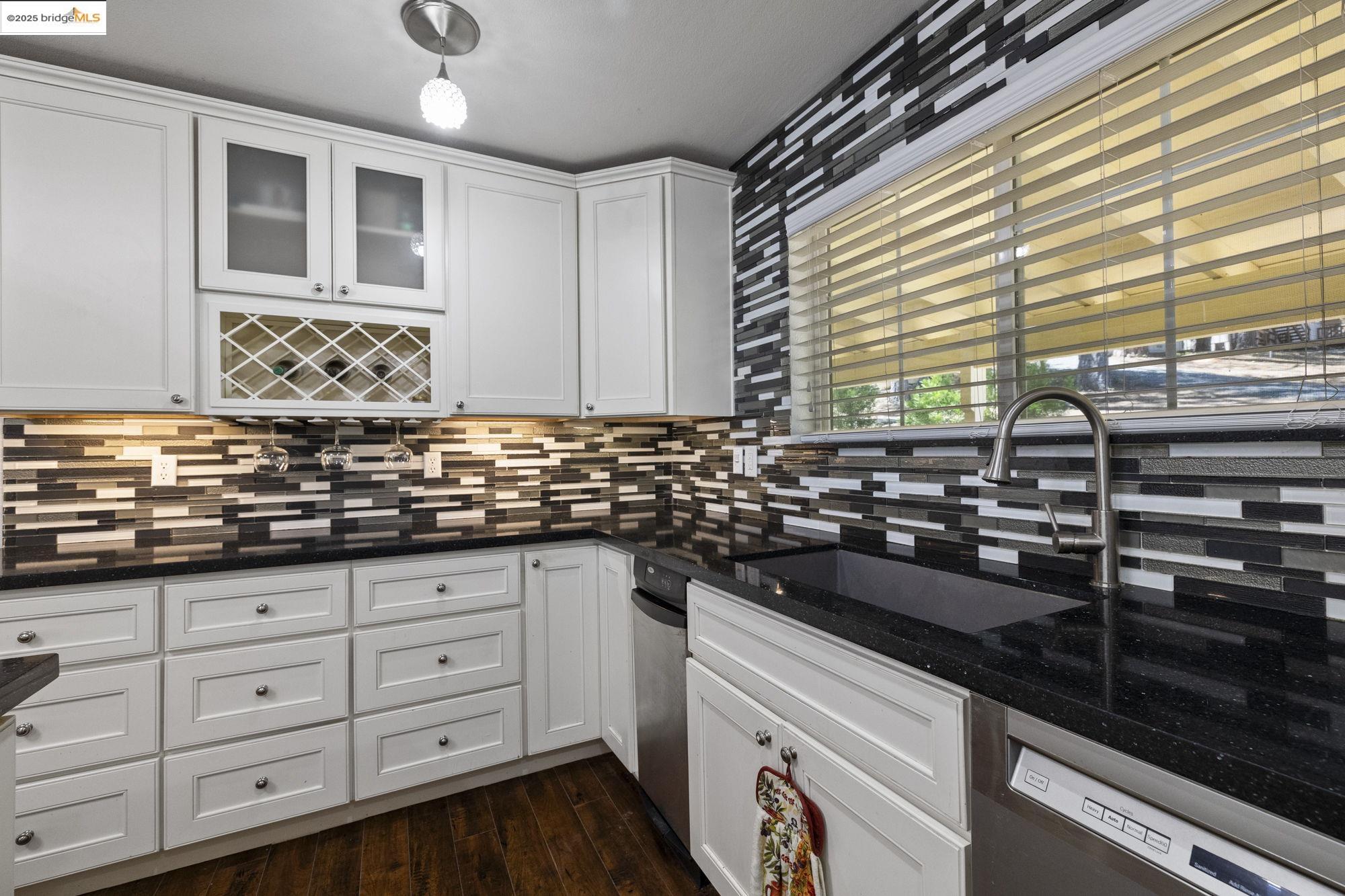Detail Gallery Image 11 of 59 For 19583 Grizzly Circle, Groveland,  CA 95321-9320 - 4 Beds | 3/1 Baths