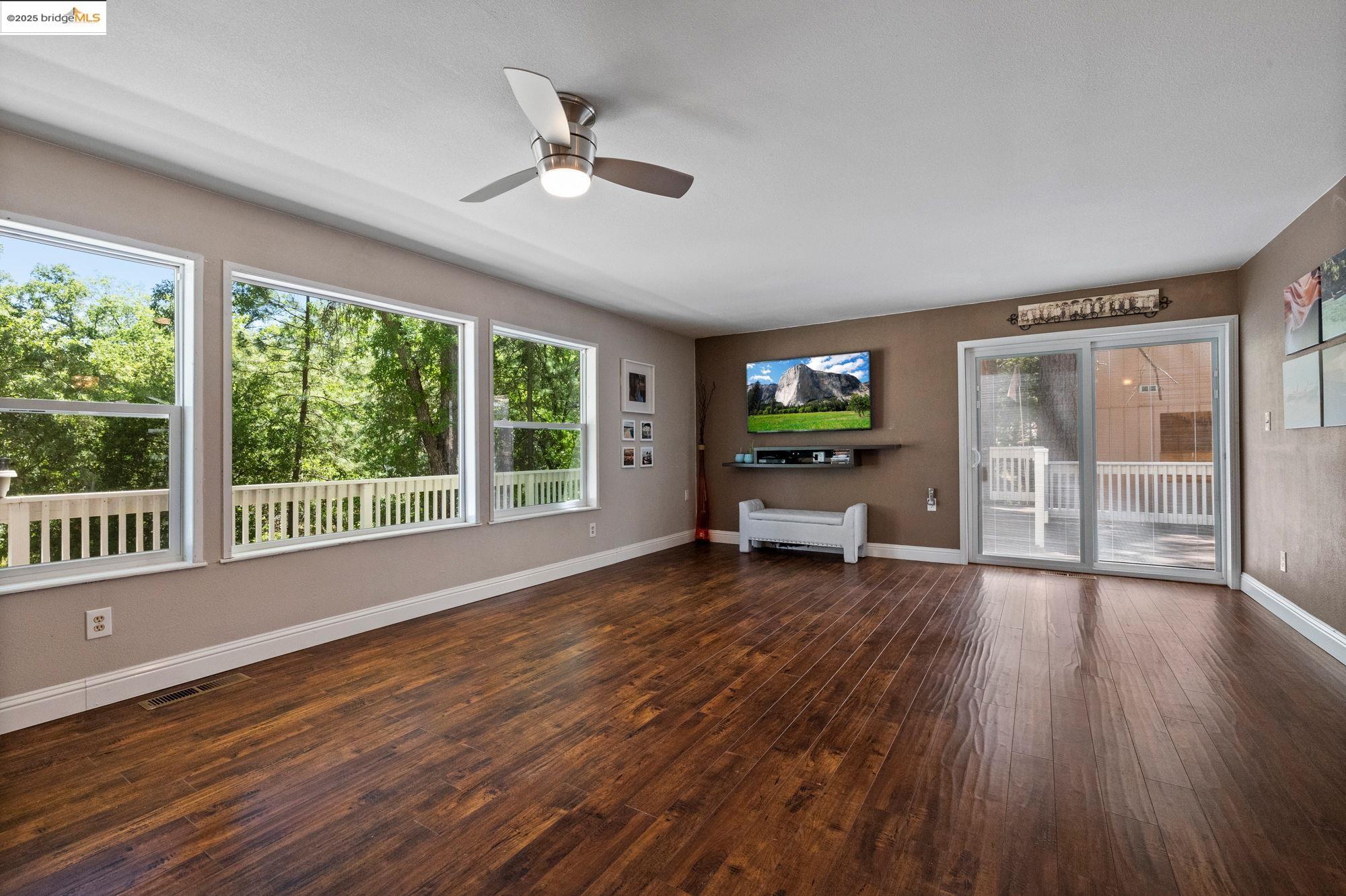 Detail Gallery Image 15 of 59 For 19583 Grizzly Circle, Groveland,  CA 95321-9320 - 4 Beds | 3/1 Baths