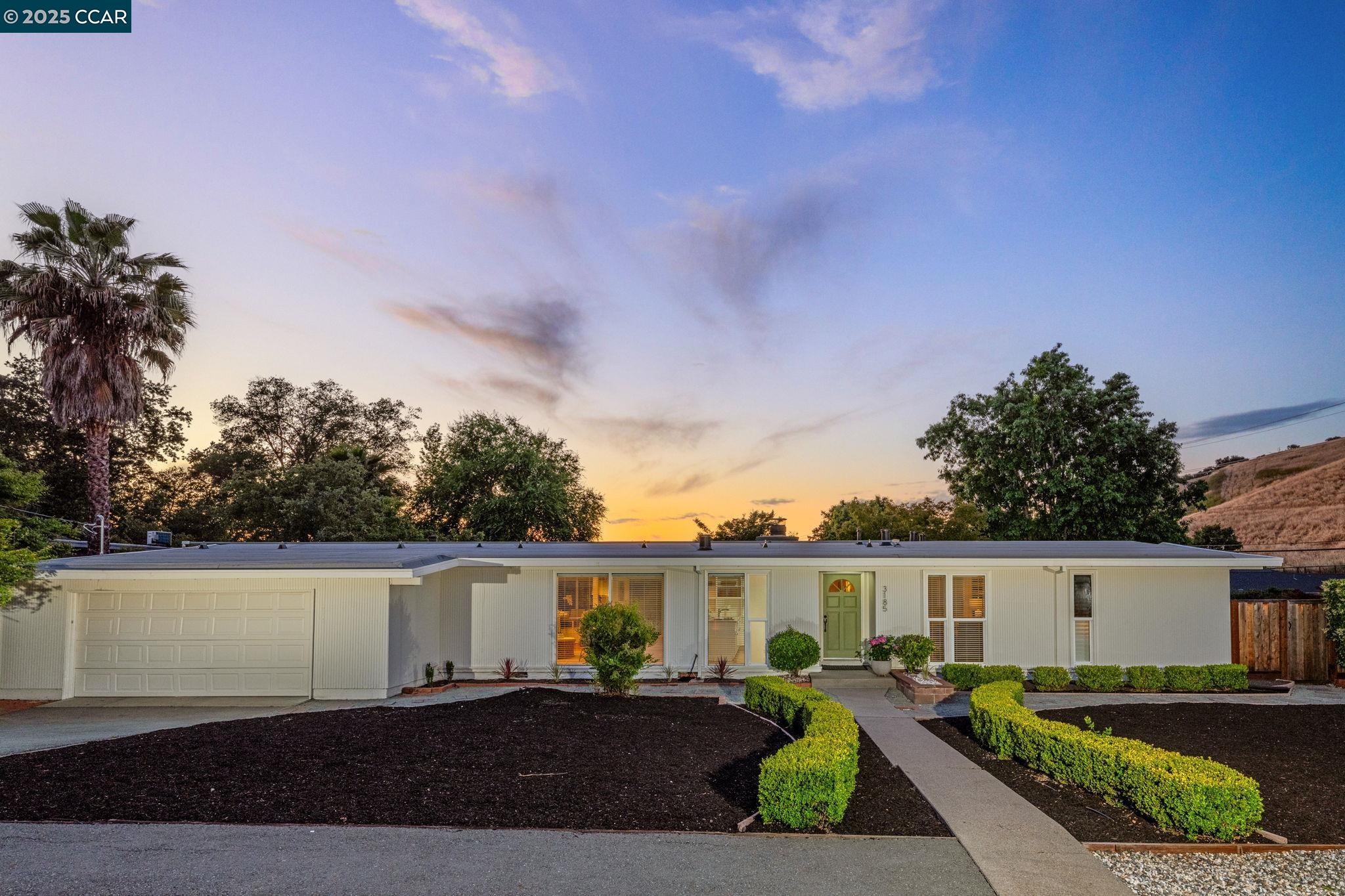 Detail Gallery Image 1 of 43 For 3185 Lucas Circle, Lafayette,  CA 94549 - 5 Beds | 2 Baths