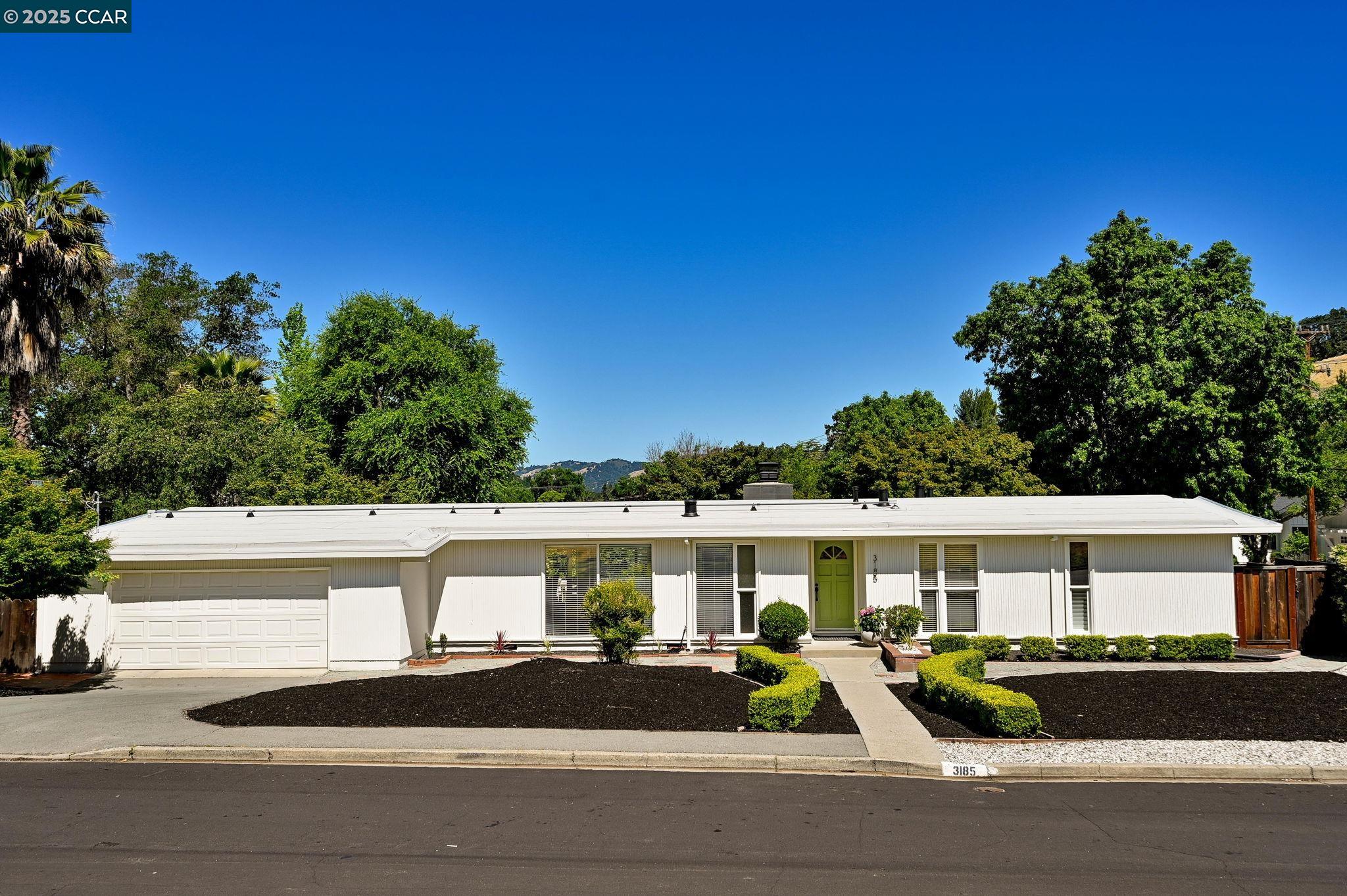 Detail Gallery Image 2 of 43 For 3185 Lucas Circle, Lafayette,  CA 94549 - 5 Beds | 2 Baths