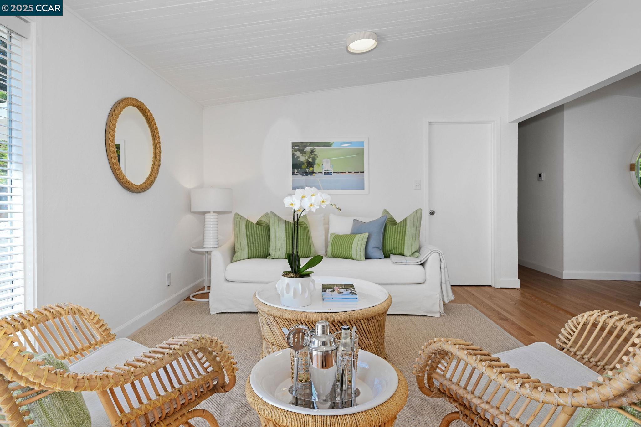 Detail Gallery Image 14 of 43 For 3185 Lucas Circle, Lafayette,  CA 94549 - 5 Beds | 2 Baths