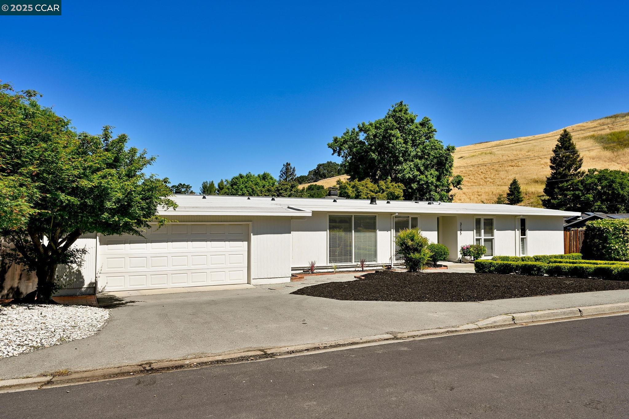 Detail Gallery Image 3 of 43 For 3185 Lucas Circle, Lafayette,  CA 94549 - 5 Beds | 2 Baths