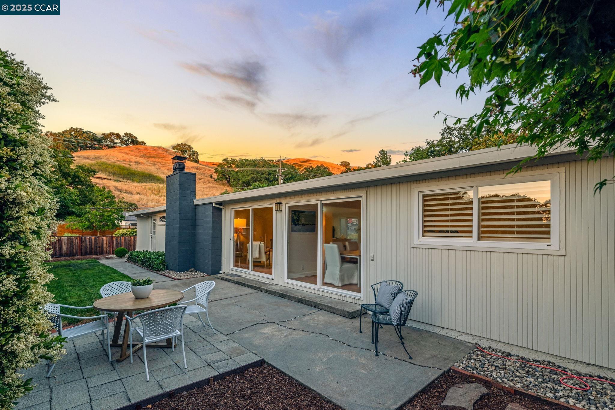 Detail Gallery Image 22 of 43 For 3185 Lucas Circle, Lafayette,  CA 94549 - 5 Beds | 2 Baths
