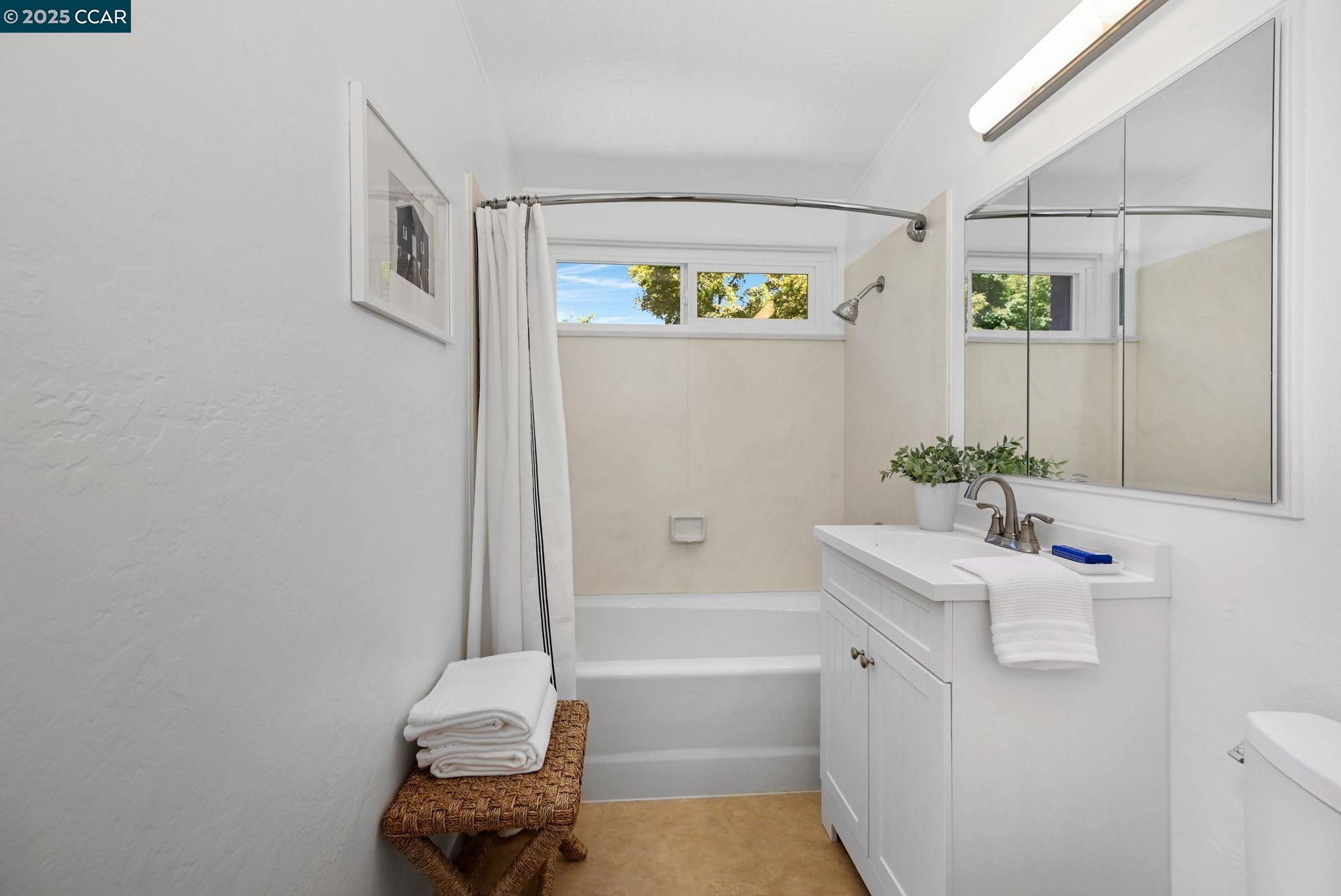 Detail Gallery Image 29 of 43 For 3185 Lucas Circle, Lafayette,  CA 94549 - 5 Beds | 2 Baths