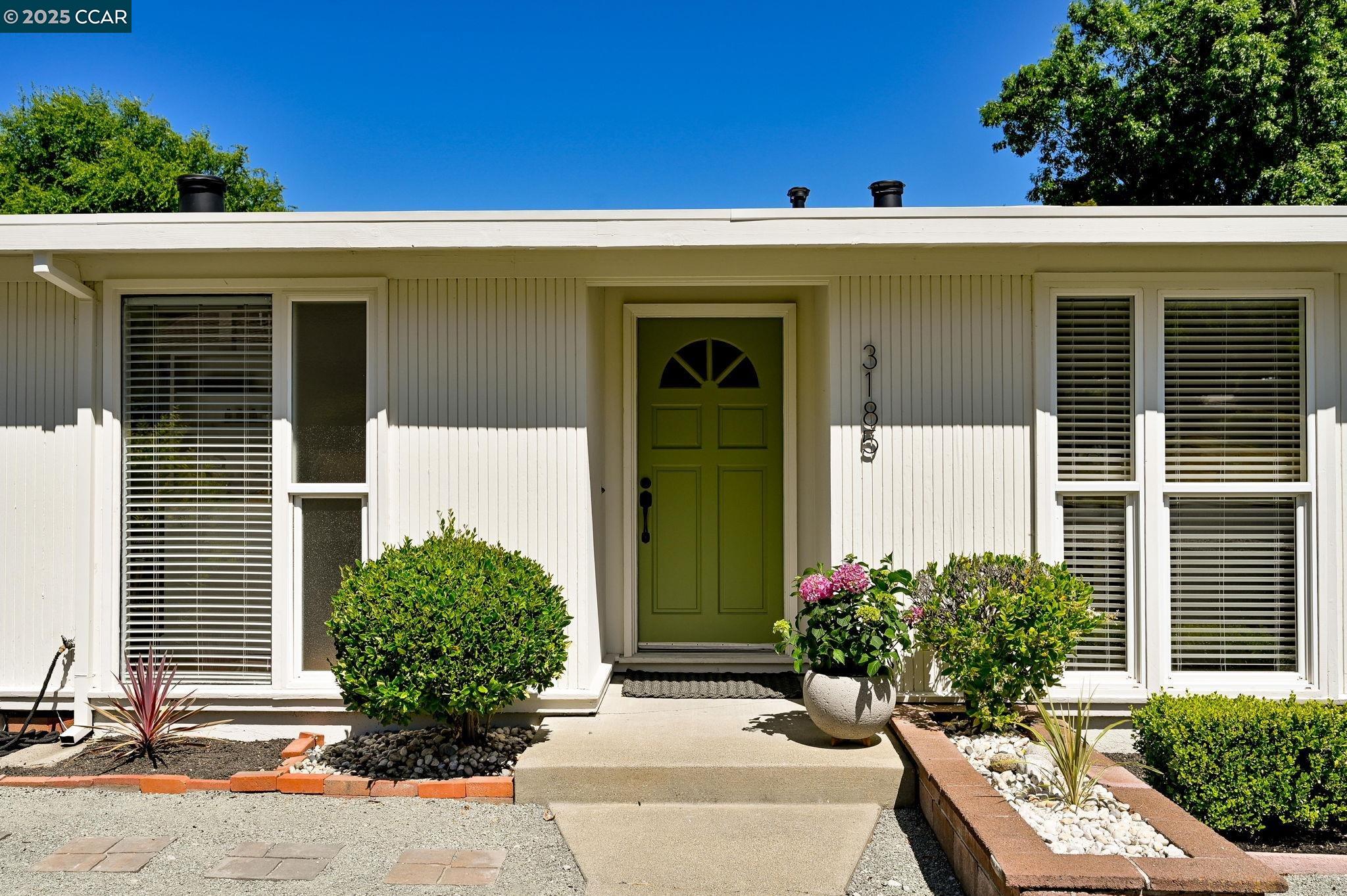 Detail Gallery Image 4 of 43 For 3185 Lucas Circle, Lafayette,  CA 94549 - 5 Beds | 2 Baths