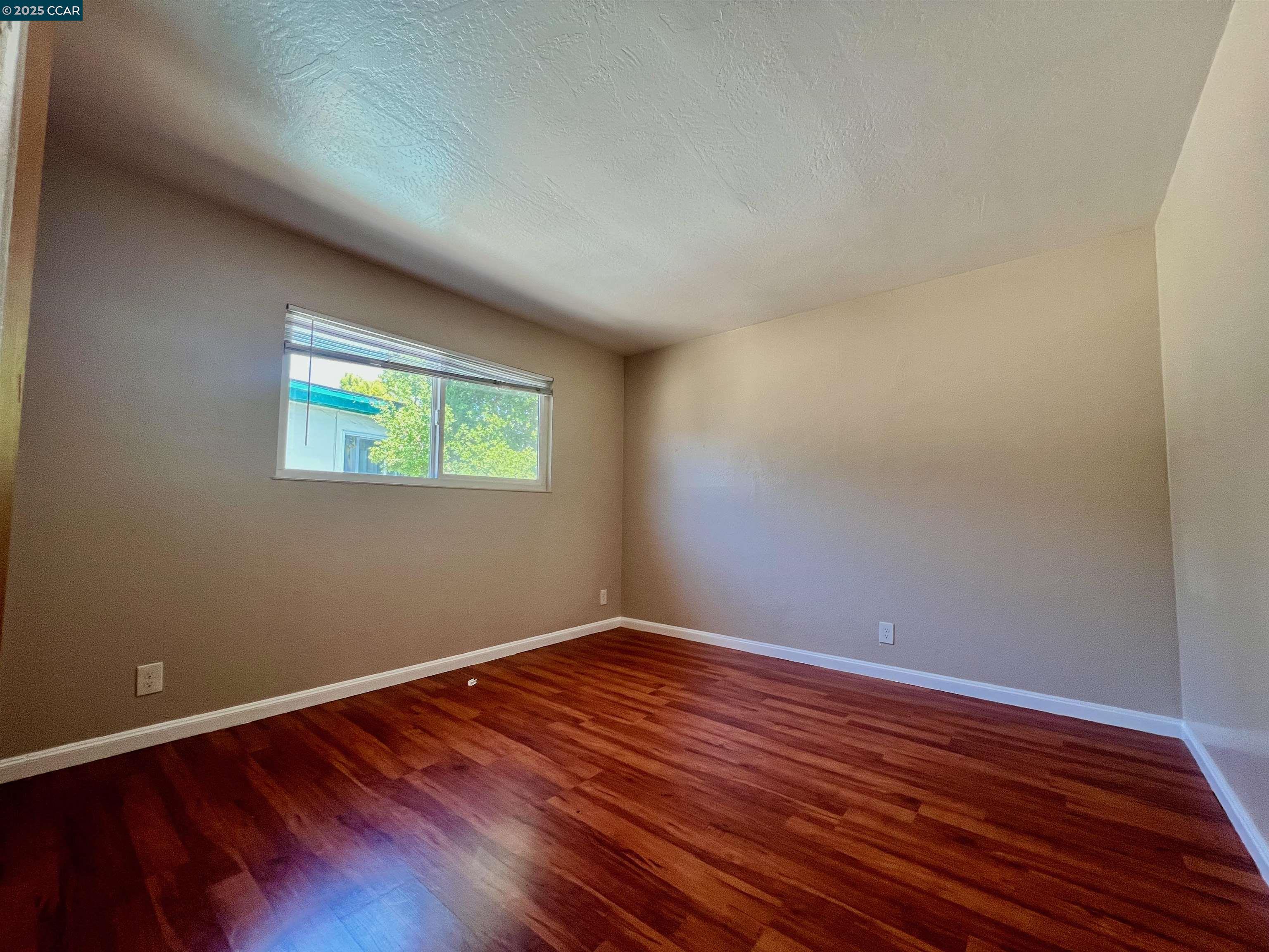 Detail Gallery Image 11 of 14 For 2546 Denning Ct, Castro Valley,  CA 94546 - 8 Beds | 4 Baths