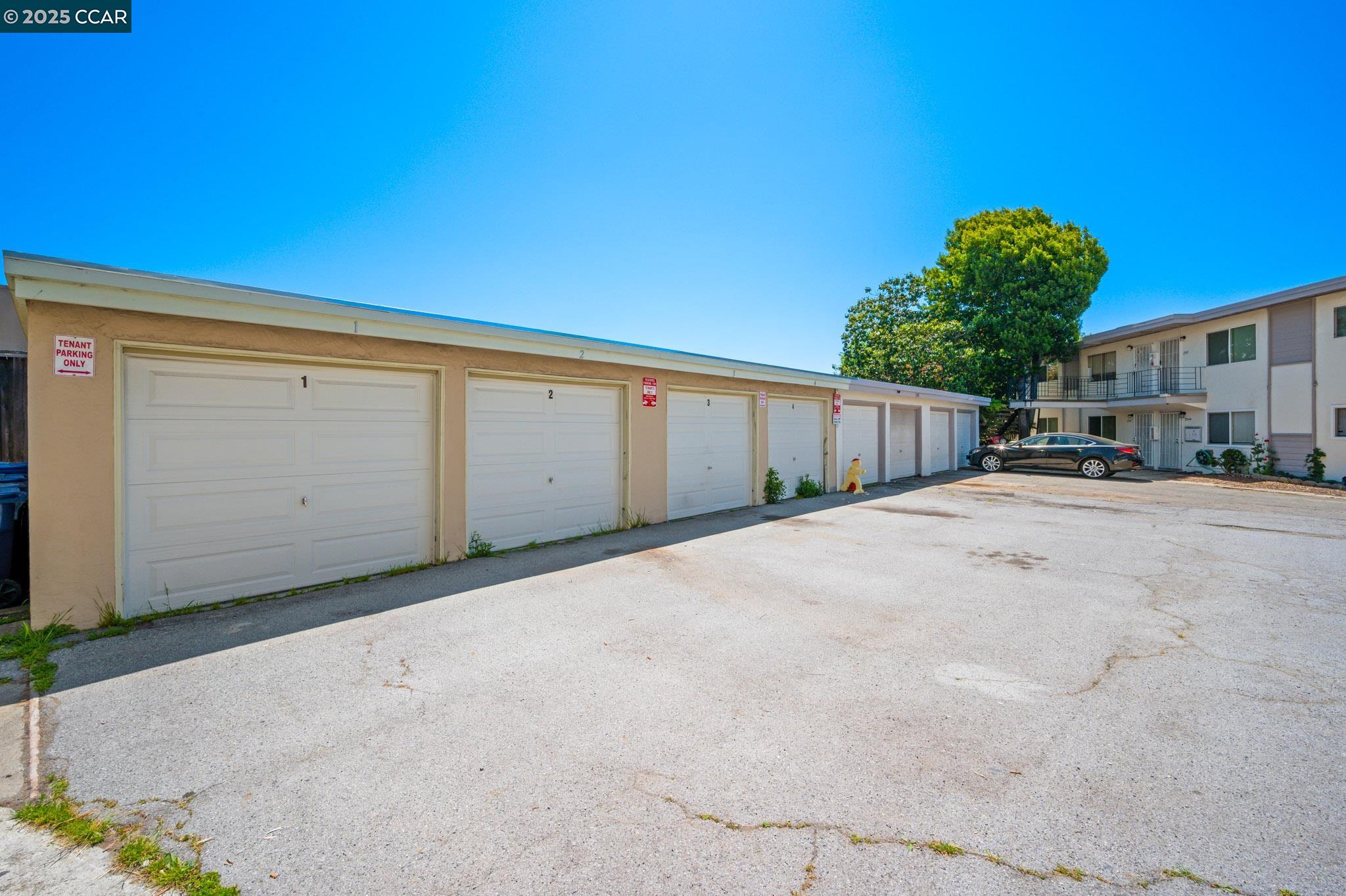 Detail Gallery Image 14 of 14 For 2546 Denning Ct, Castro Valley,  CA 94546 - 8 Beds | 4 Baths