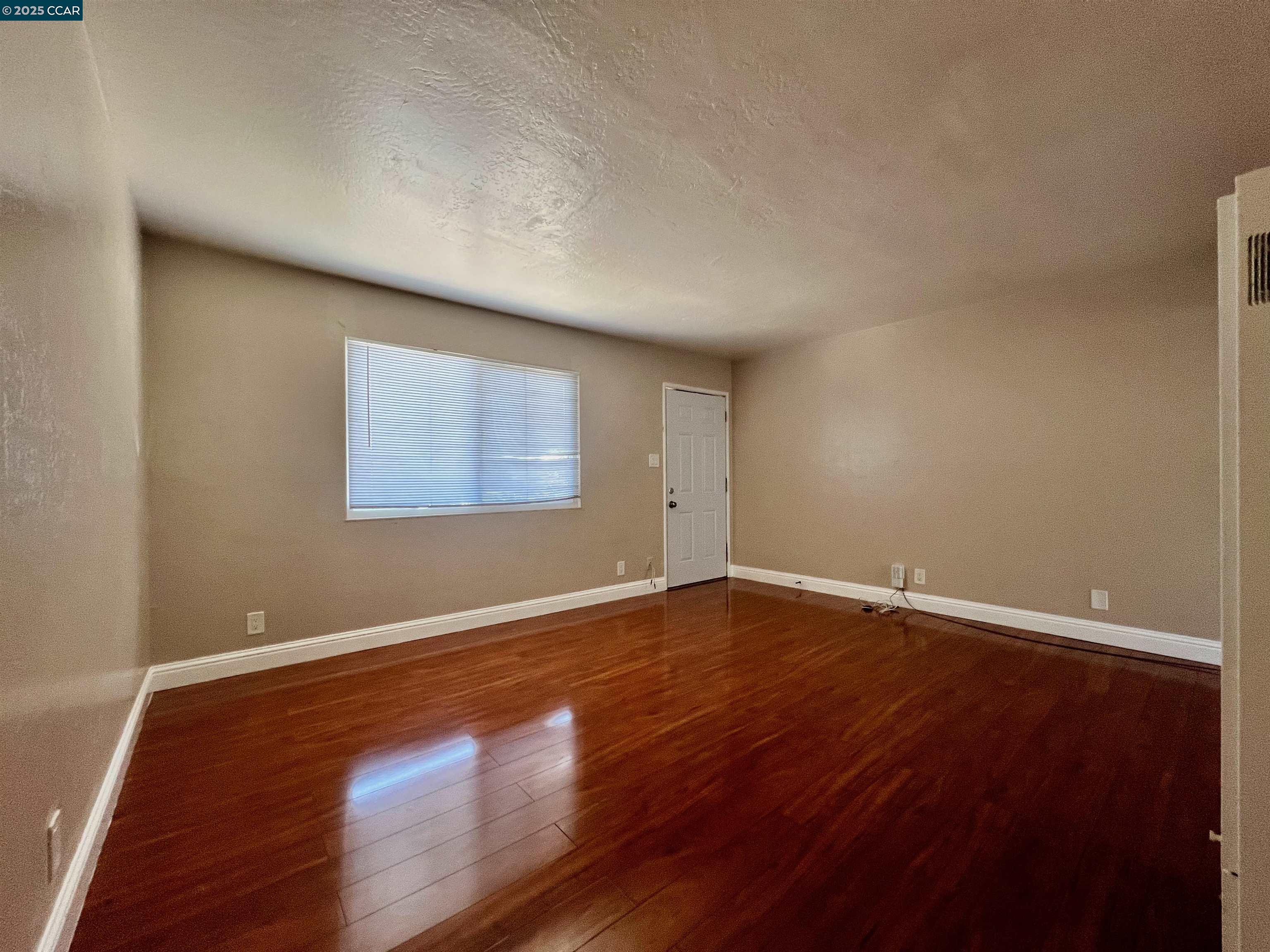 Detail Gallery Image 7 of 14 For 2546 Denning Ct, Castro Valley,  CA 94546 - 8 Beds | 4 Baths