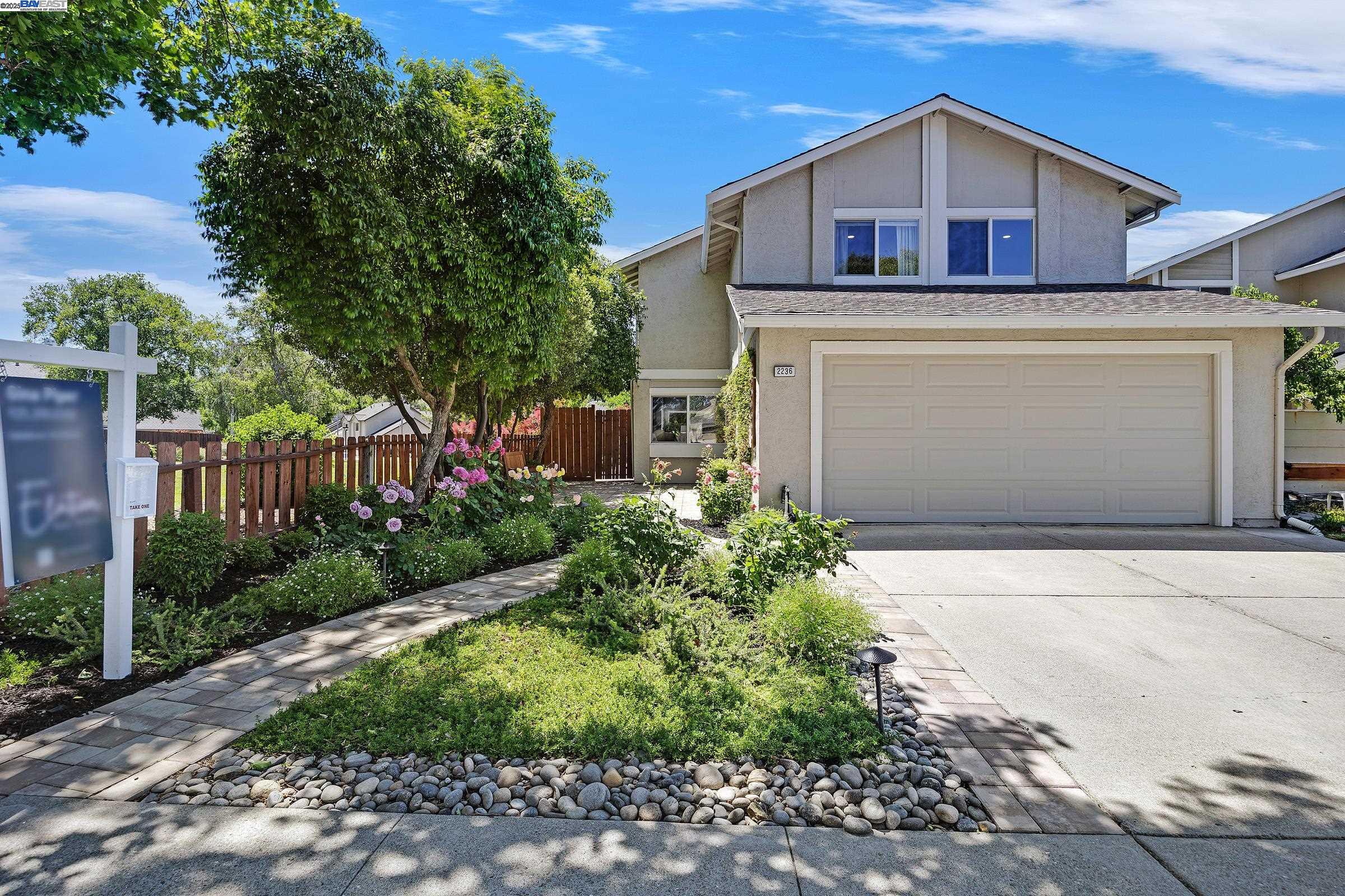Detail Gallery Image 1 of 33 For 2236 Oakland Ave, Pleasanton,  CA 94588 - 3 Beds | 2/1 Baths