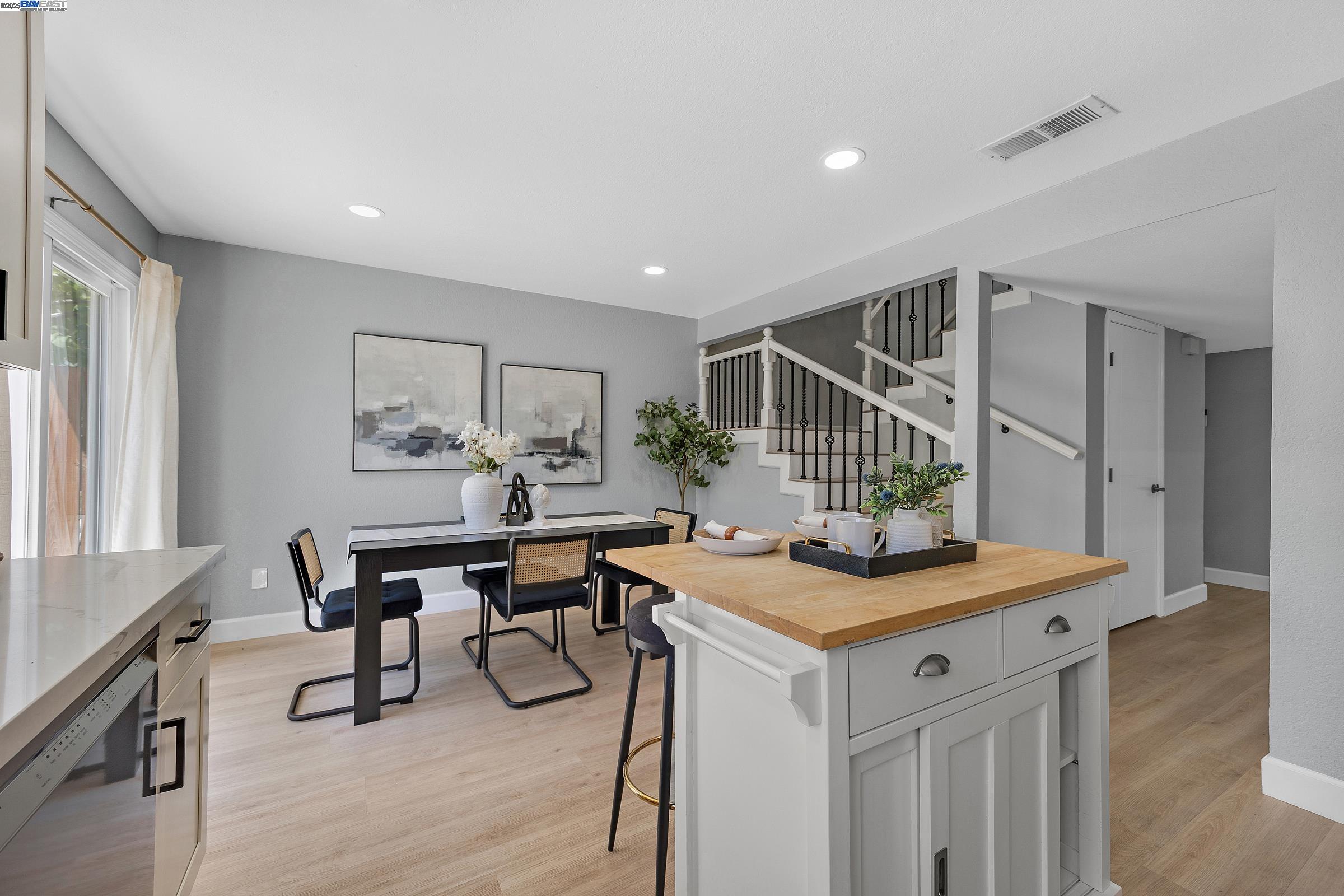 Detail Gallery Image 11 of 33 For 2236 Oakland Ave, Pleasanton,  CA 94588 - 3 Beds | 2/1 Baths