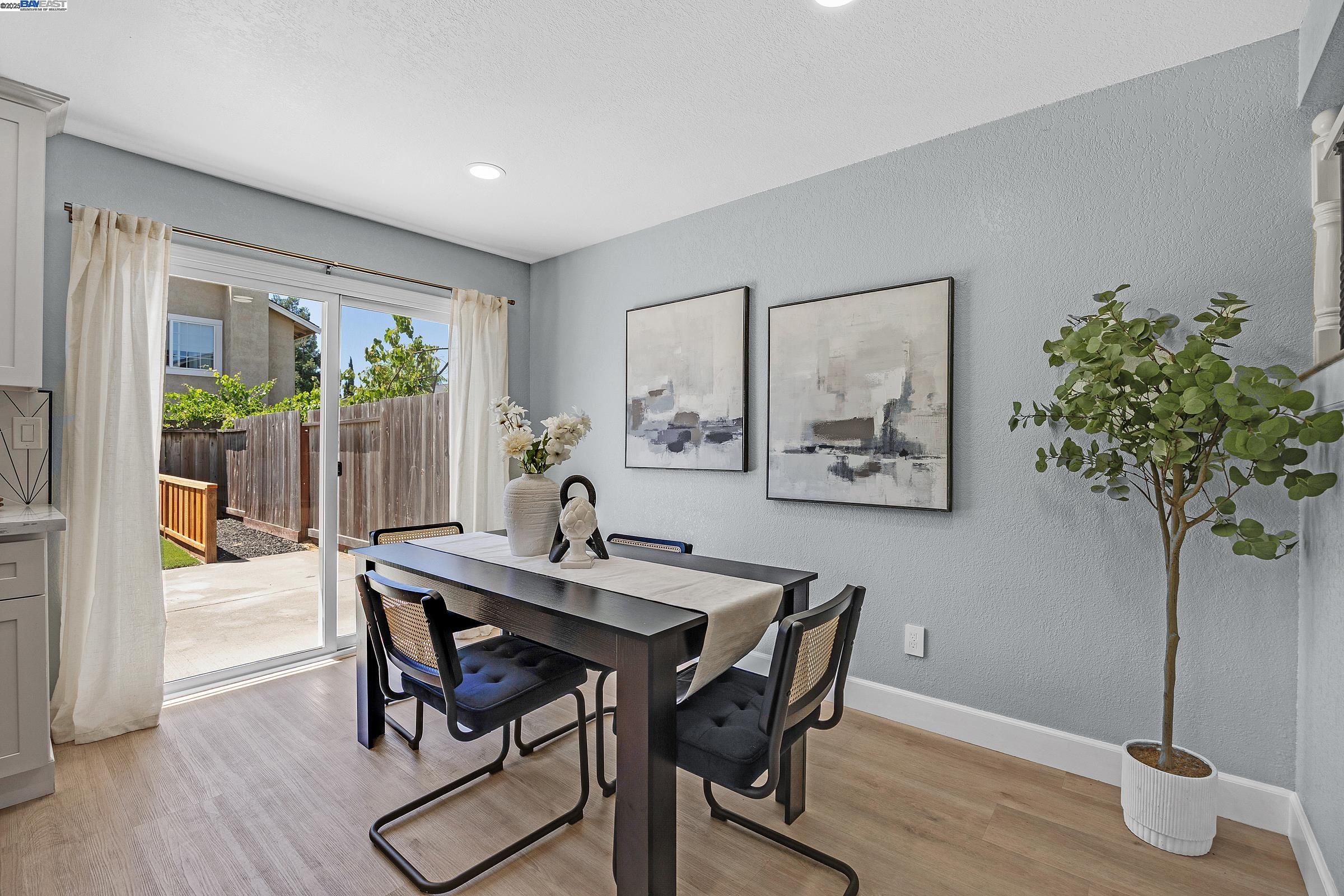 Detail Gallery Image 12 of 33 For 2236 Oakland Ave, Pleasanton,  CA 94588 - 3 Beds | 2/1 Baths