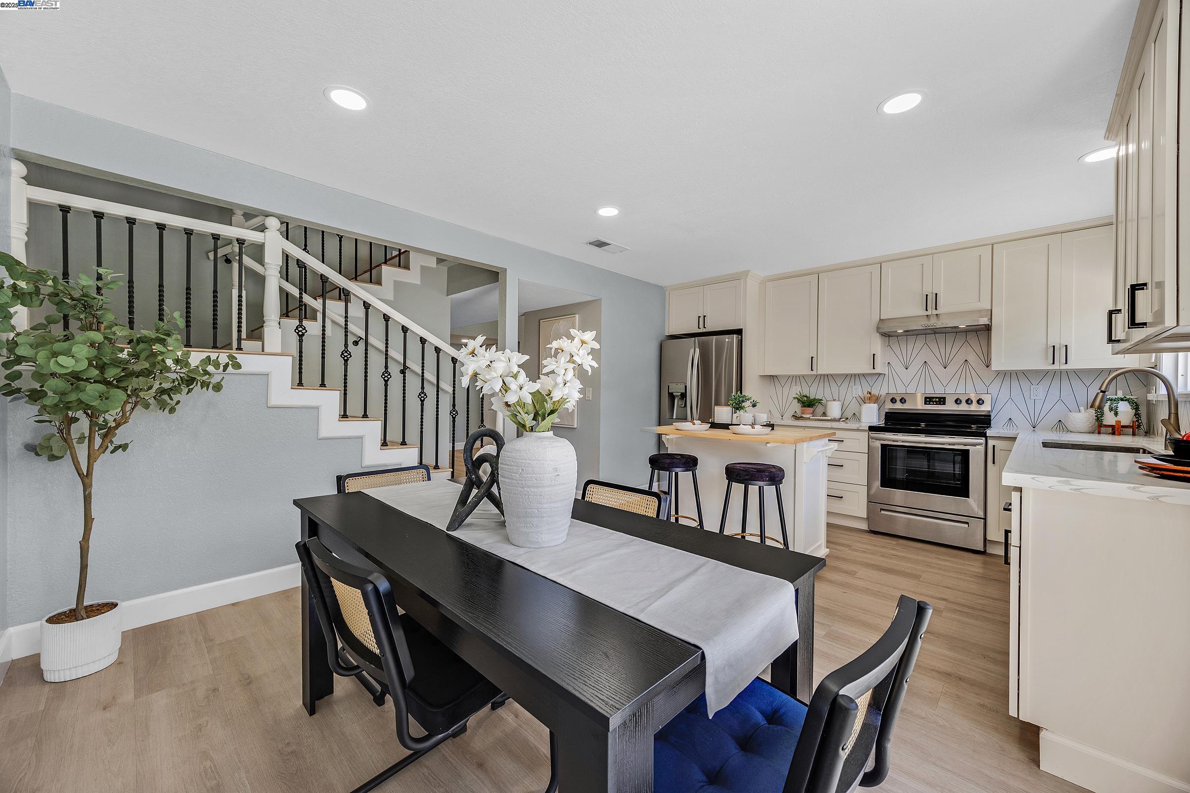 Detail Gallery Image 13 of 33 For 2236 Oakland Ave, Pleasanton,  CA 94588 - 3 Beds | 2/1 Baths