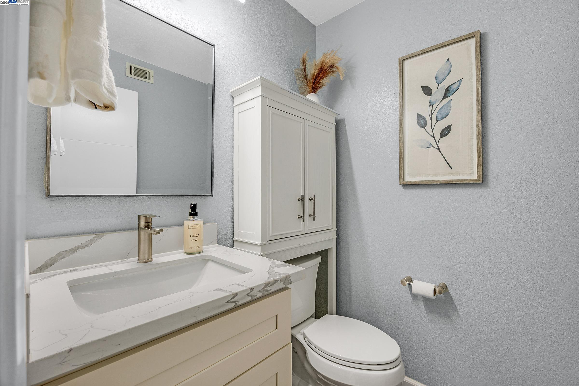 Detail Gallery Image 14 of 33 For 2236 Oakland Ave, Pleasanton,  CA 94588 - 3 Beds | 2/1 Baths