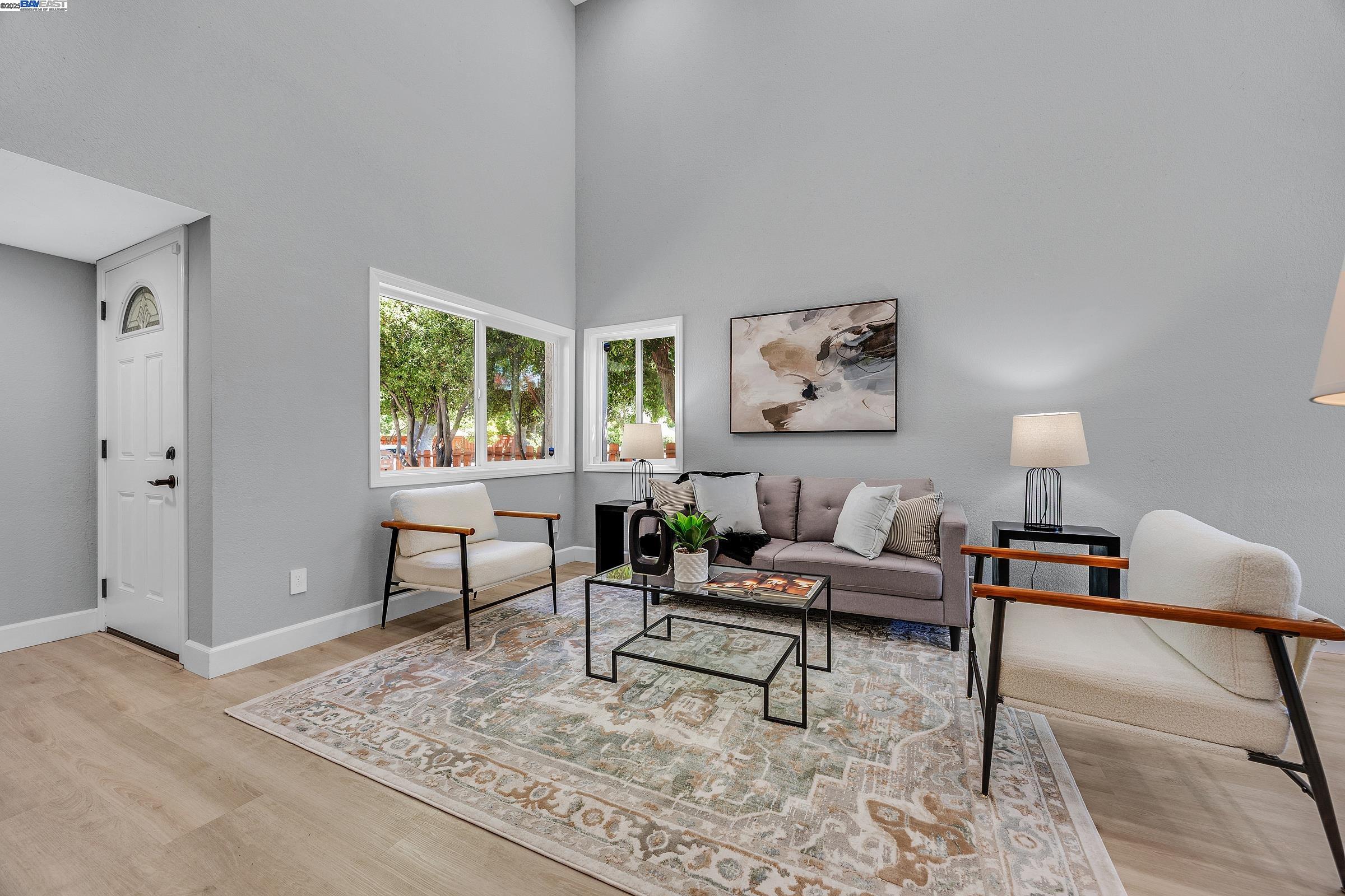 Detail Gallery Image 3 of 33 For 2236 Oakland Ave, Pleasanton,  CA 94588 - 3 Beds | 2/1 Baths