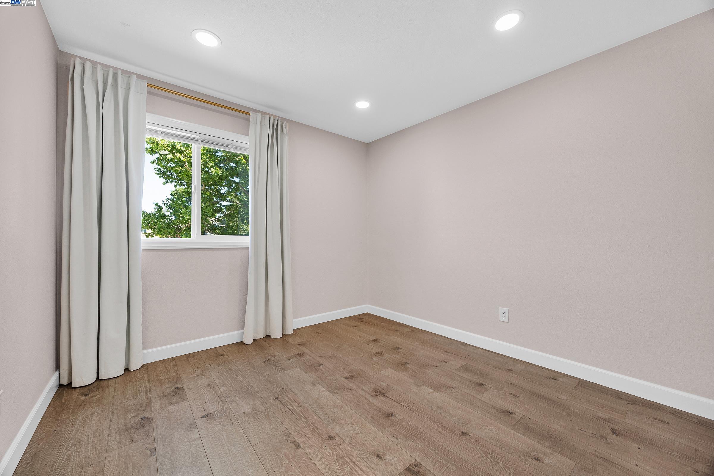 Detail Gallery Image 21 of 33 For 2236 Oakland Ave, Pleasanton,  CA 94588 - 3 Beds | 2/1 Baths