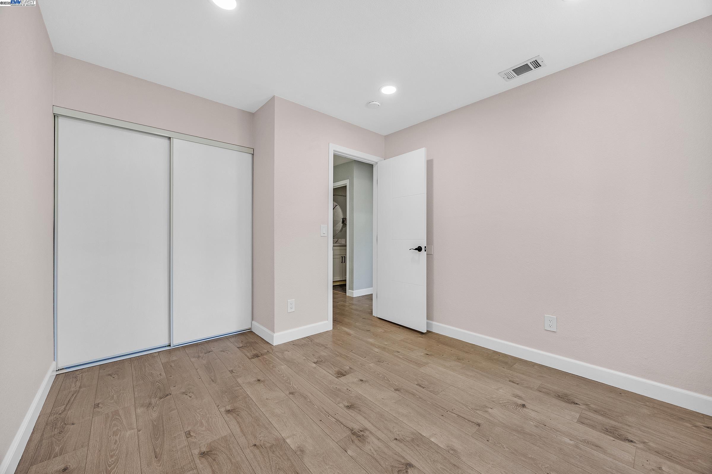 Detail Gallery Image 22 of 33 For 2236 Oakland Ave, Pleasanton,  CA 94588 - 3 Beds | 2/1 Baths