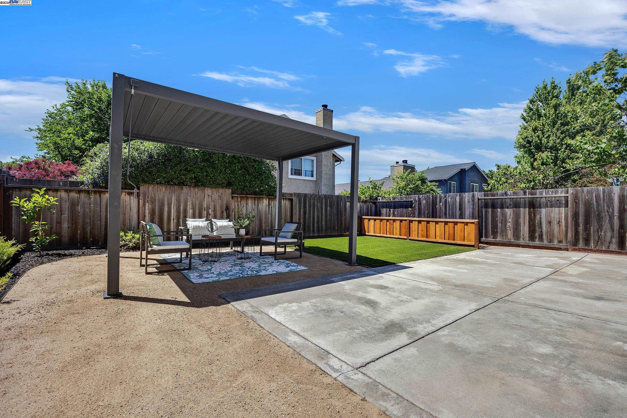 Detail Gallery Image 24 of 33 For 2236 Oakland Ave, Pleasanton,  CA 94588 - 3 Beds | 2/1 Baths