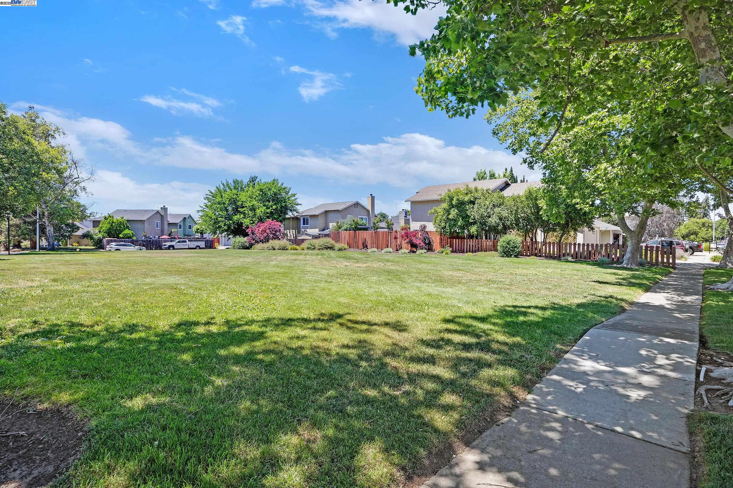Detail Gallery Image 28 of 33 For 2236 Oakland Ave, Pleasanton,  CA 94588 - 3 Beds | 2/1 Baths