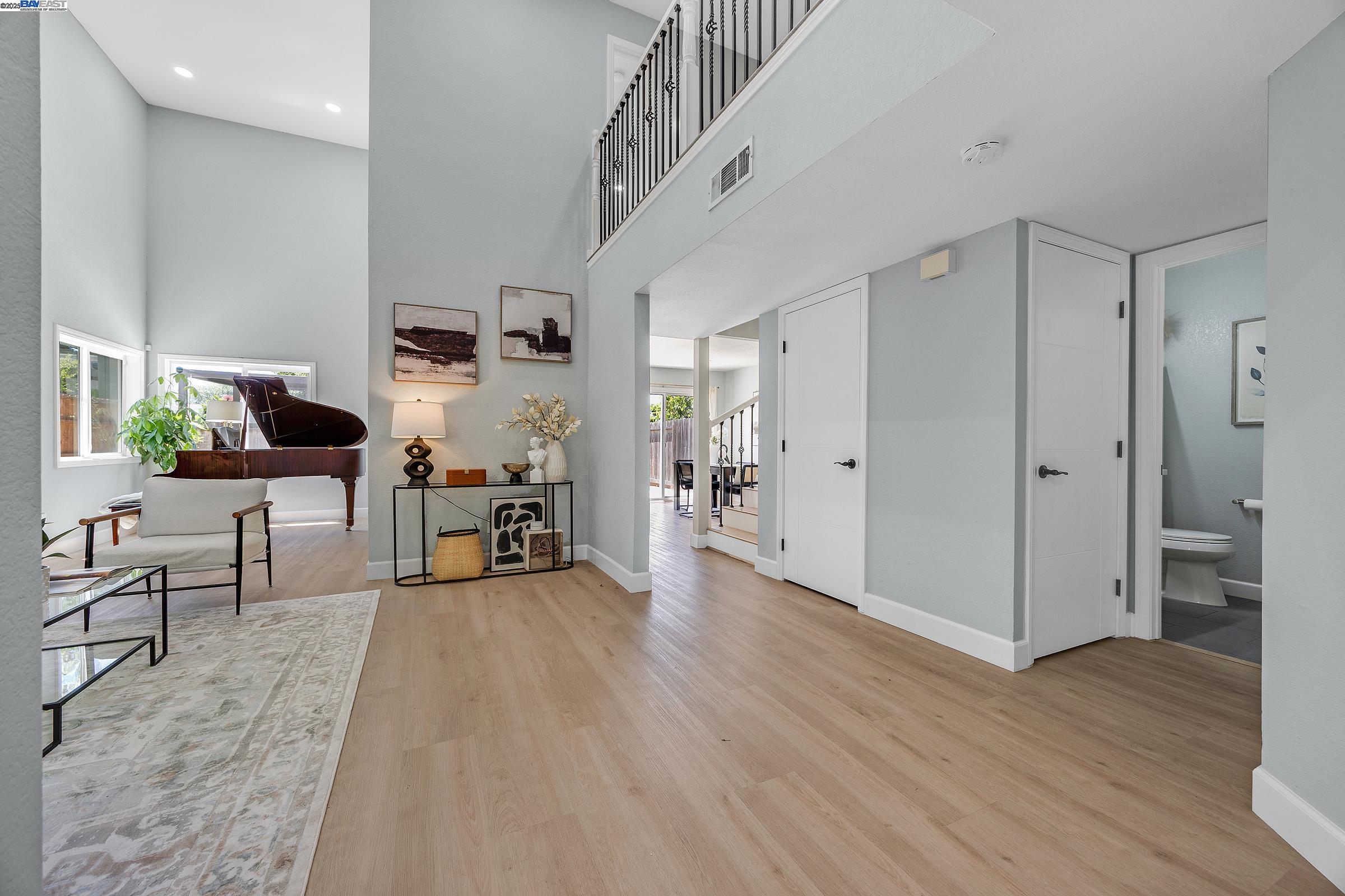 Detail Gallery Image 4 of 33 For 2236 Oakland Ave, Pleasanton,  CA 94588 - 3 Beds | 2/1 Baths