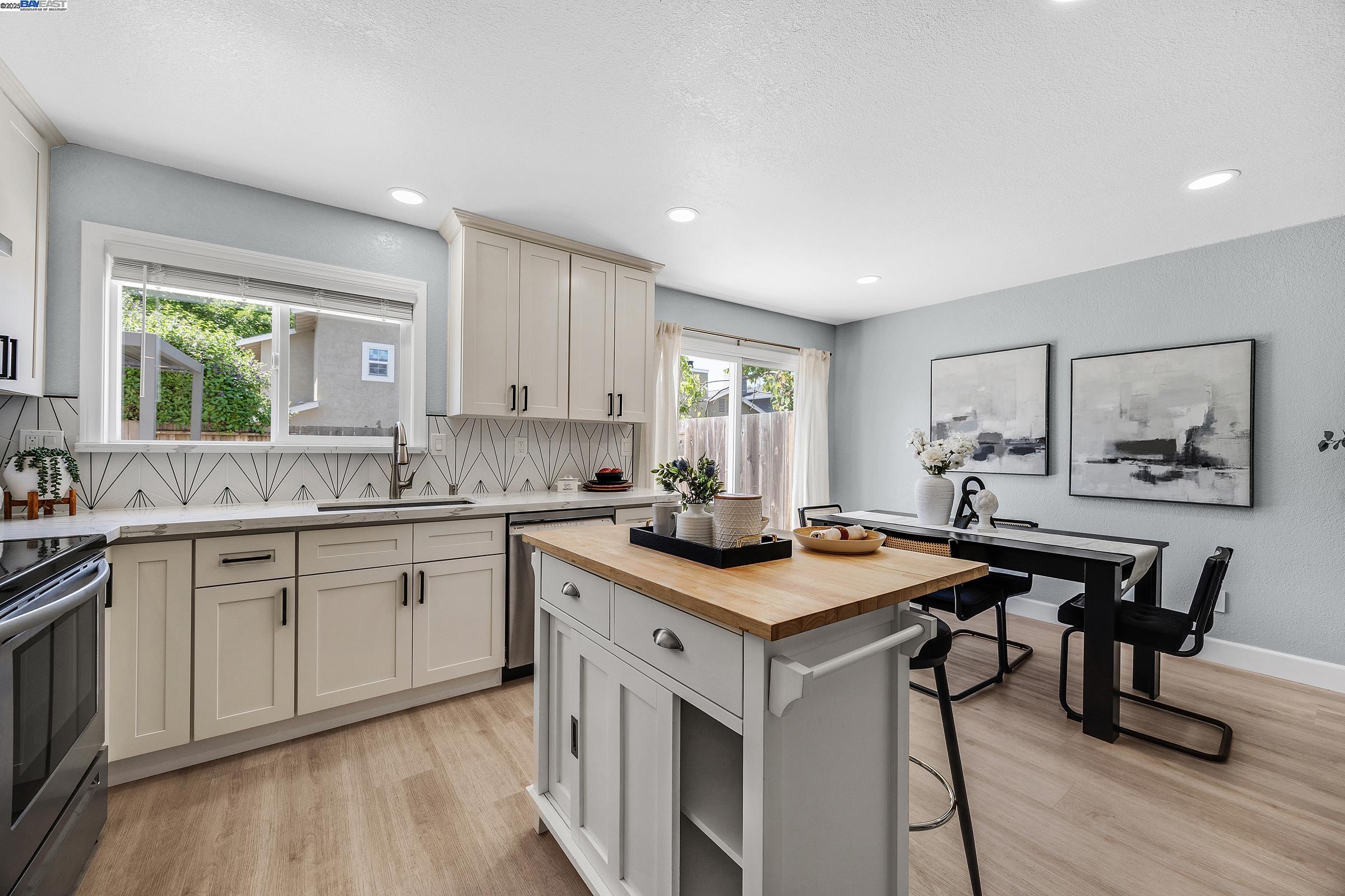 Detail Gallery Image 7 of 33 For 2236 Oakland Ave, Pleasanton,  CA 94588 - 3 Beds | 2/1 Baths
