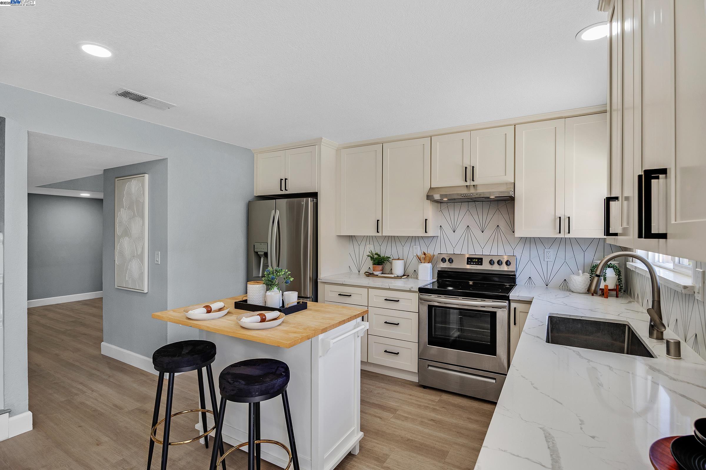 Detail Gallery Image 9 of 33 For 2236 Oakland Ave, Pleasanton,  CA 94588 - 3 Beds | 2/1 Baths
