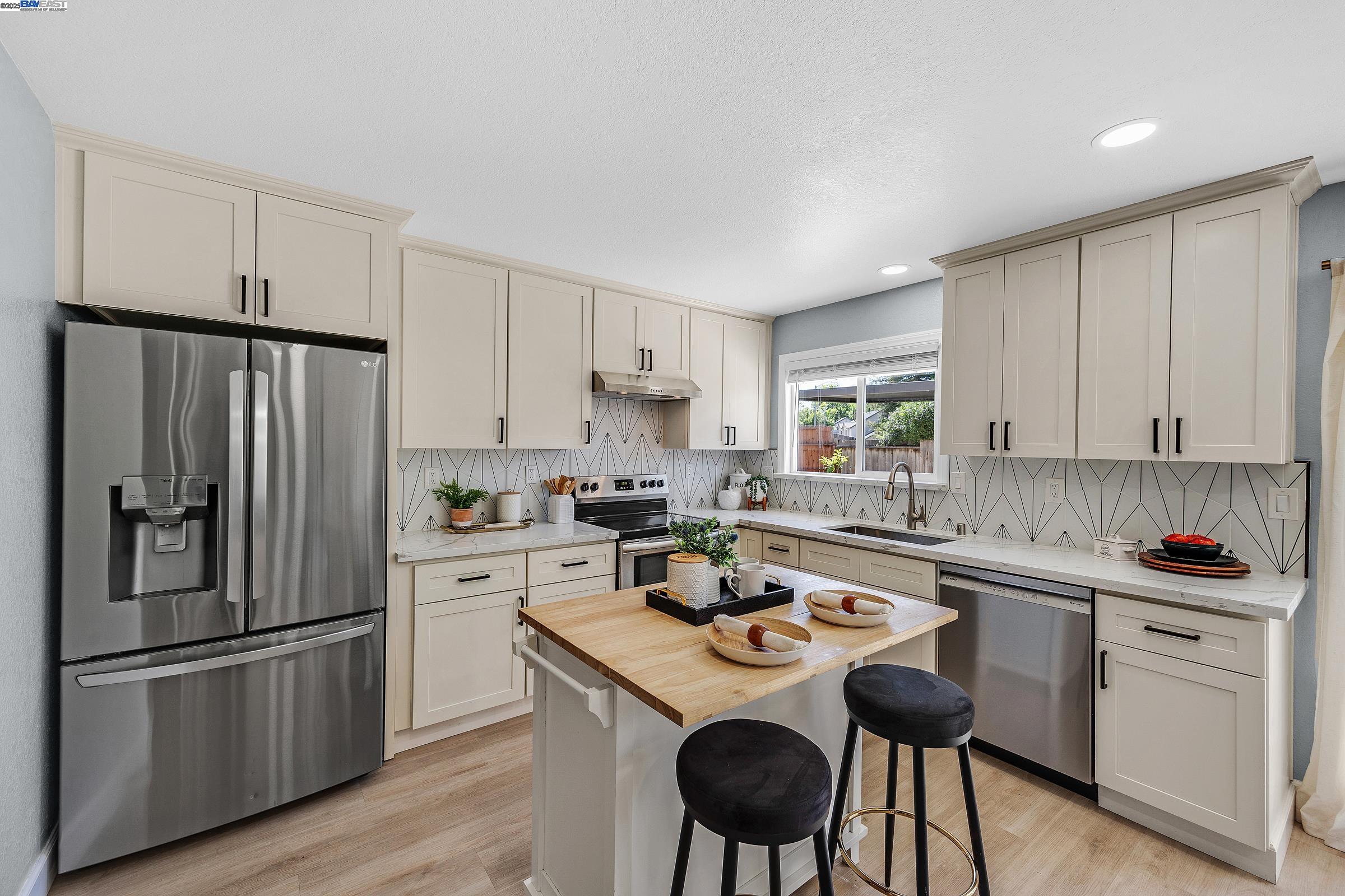 Detail Gallery Image 10 of 33 For 2236 Oakland Ave, Pleasanton,  CA 94588 - 3 Beds | 2/1 Baths