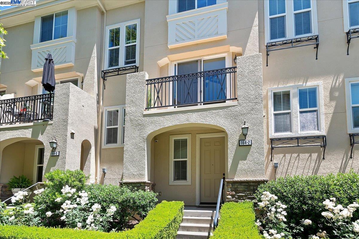 Detail Gallery Image 1 of 33 For 164 Heligan Lane #2,  Livermore,  CA 94551-0000 - 2 Beds | 2/1 Baths