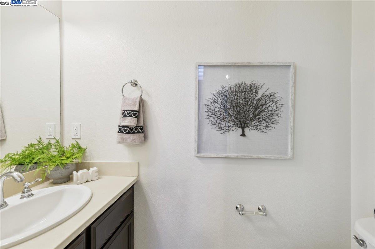 Detail Gallery Image 12 of 33 For 164 Heligan Lane #2,  Livermore,  CA 94551-0000 - 2 Beds | 2/1 Baths